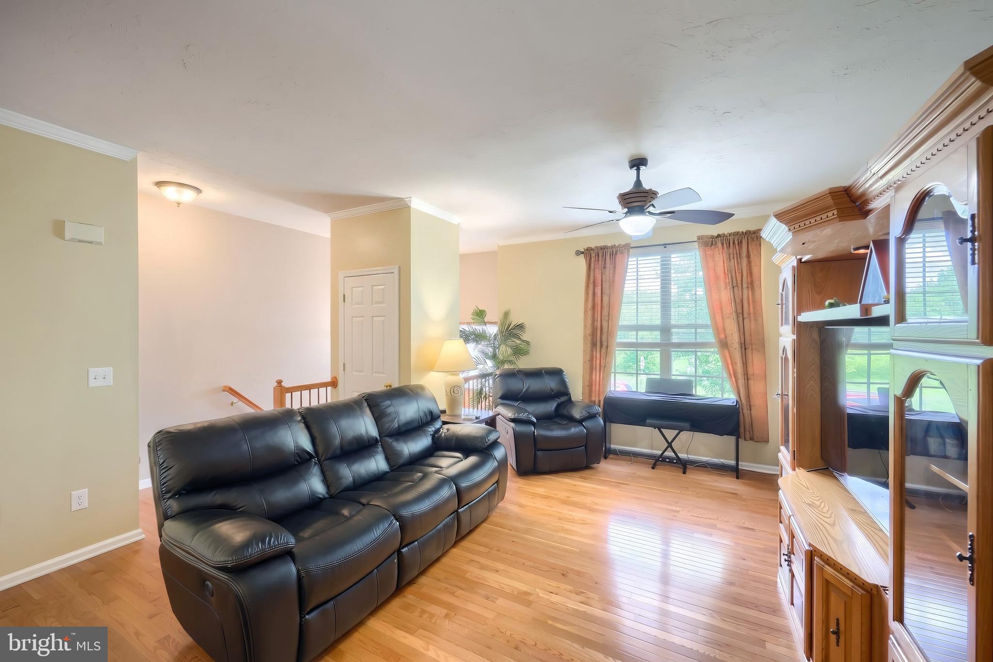 COLONIAL HILLS - Residential