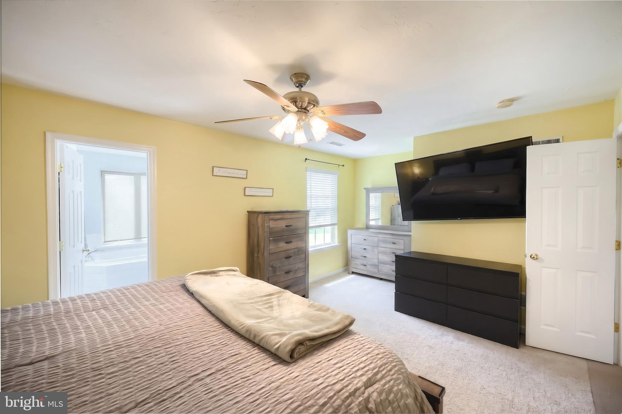 COLONIAL HILLS - Residential