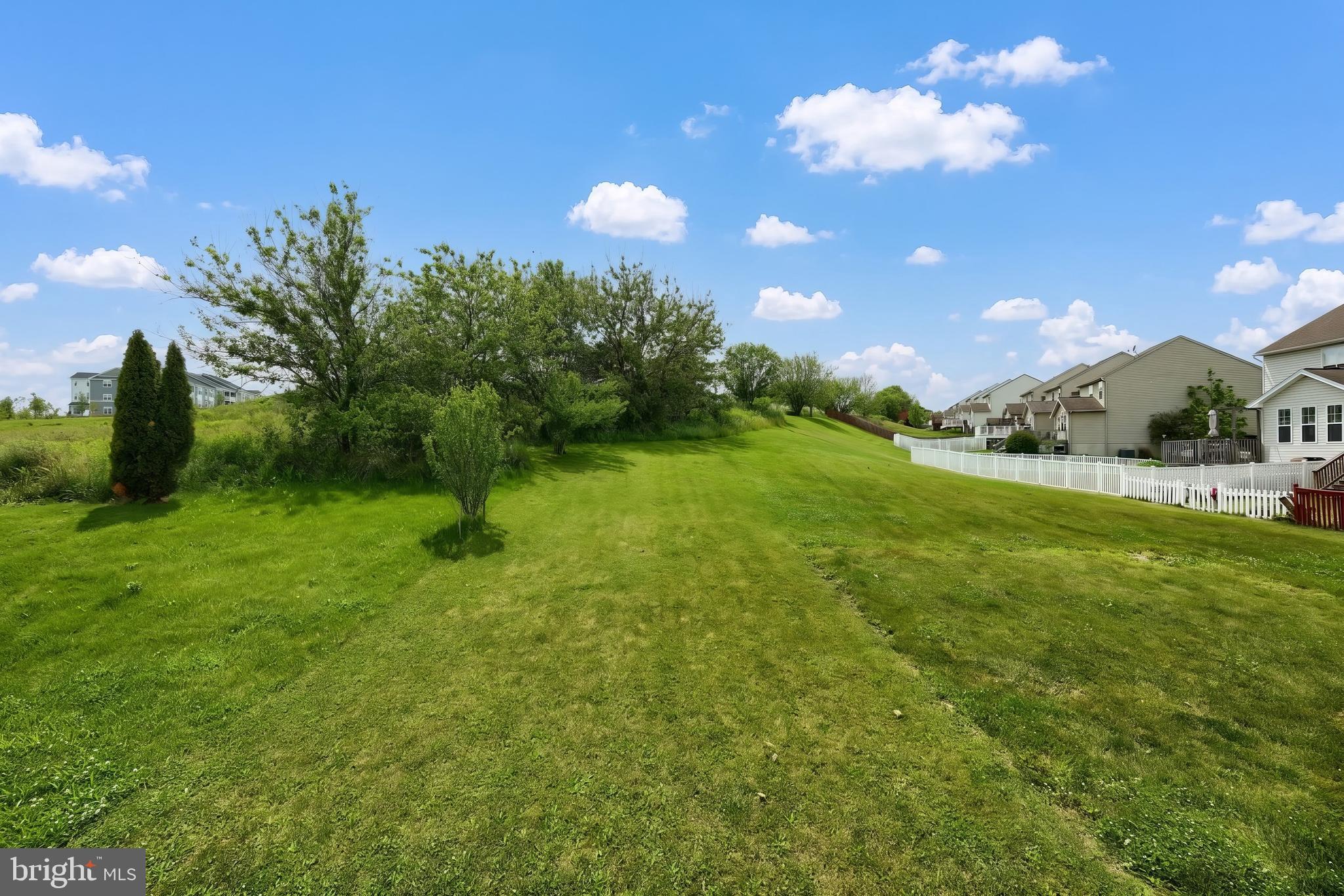 COLONIAL HILLS - Residential