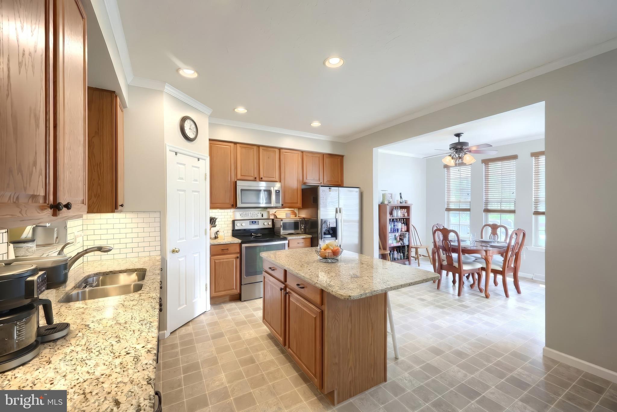 COLONIAL HILLS - Residential