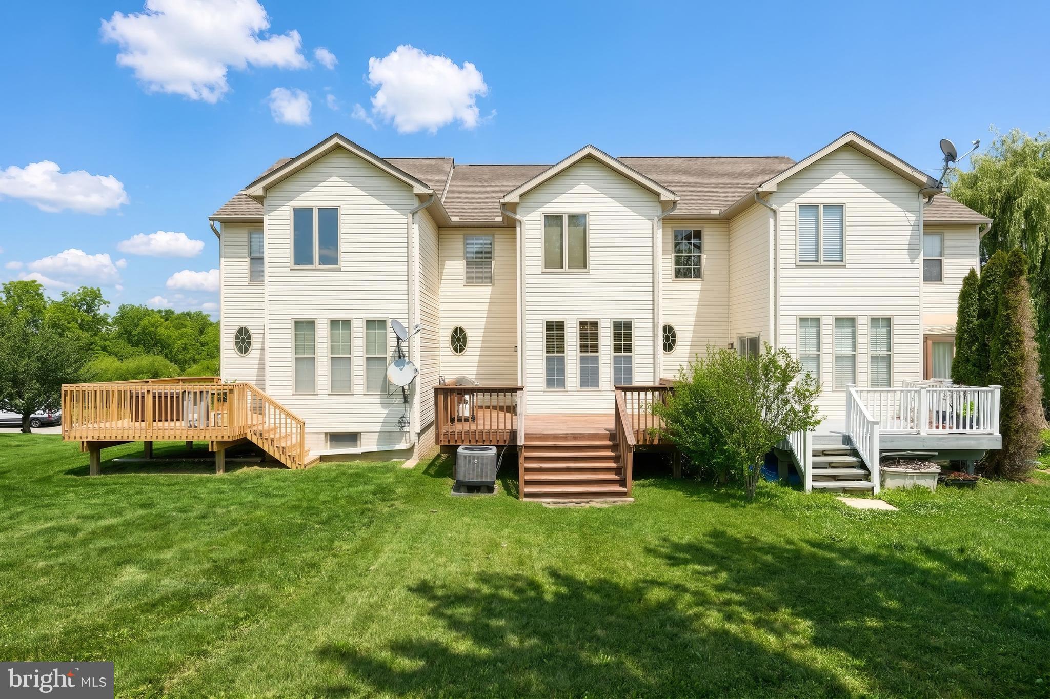 COLONIAL HILLS - Residential