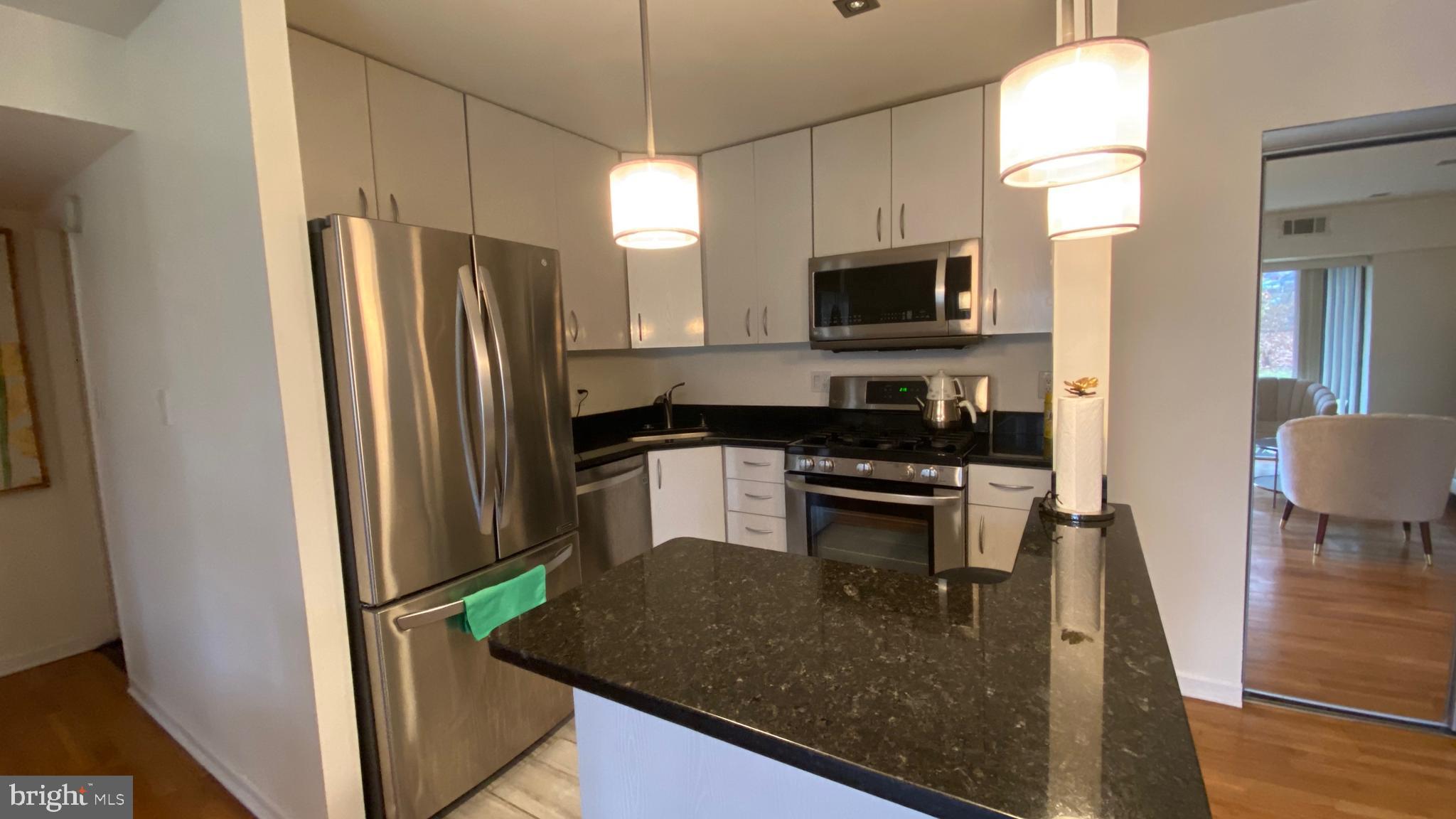 MCLEAN HILLS - Residential