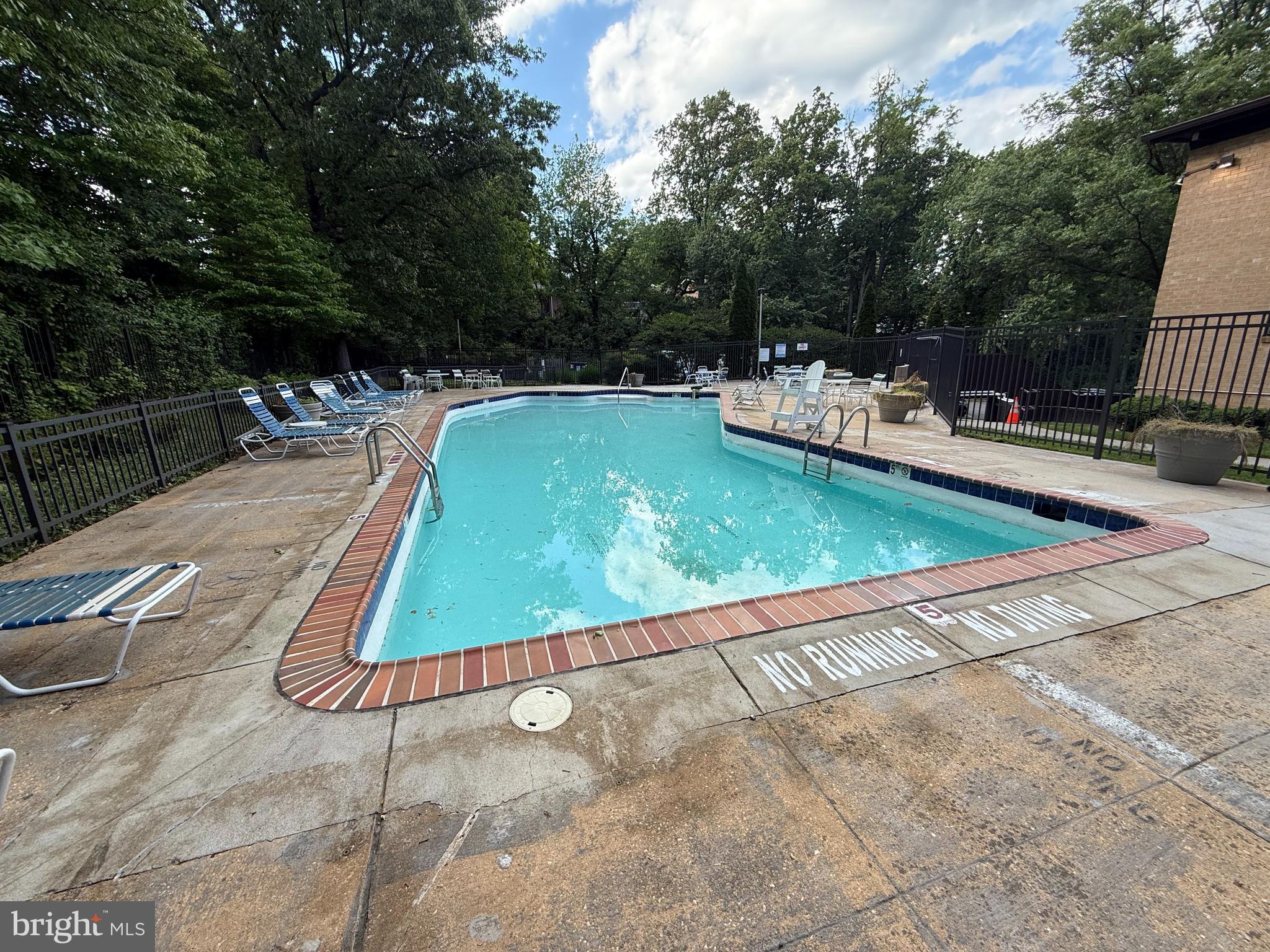 MCLEAN HILLS - Residential