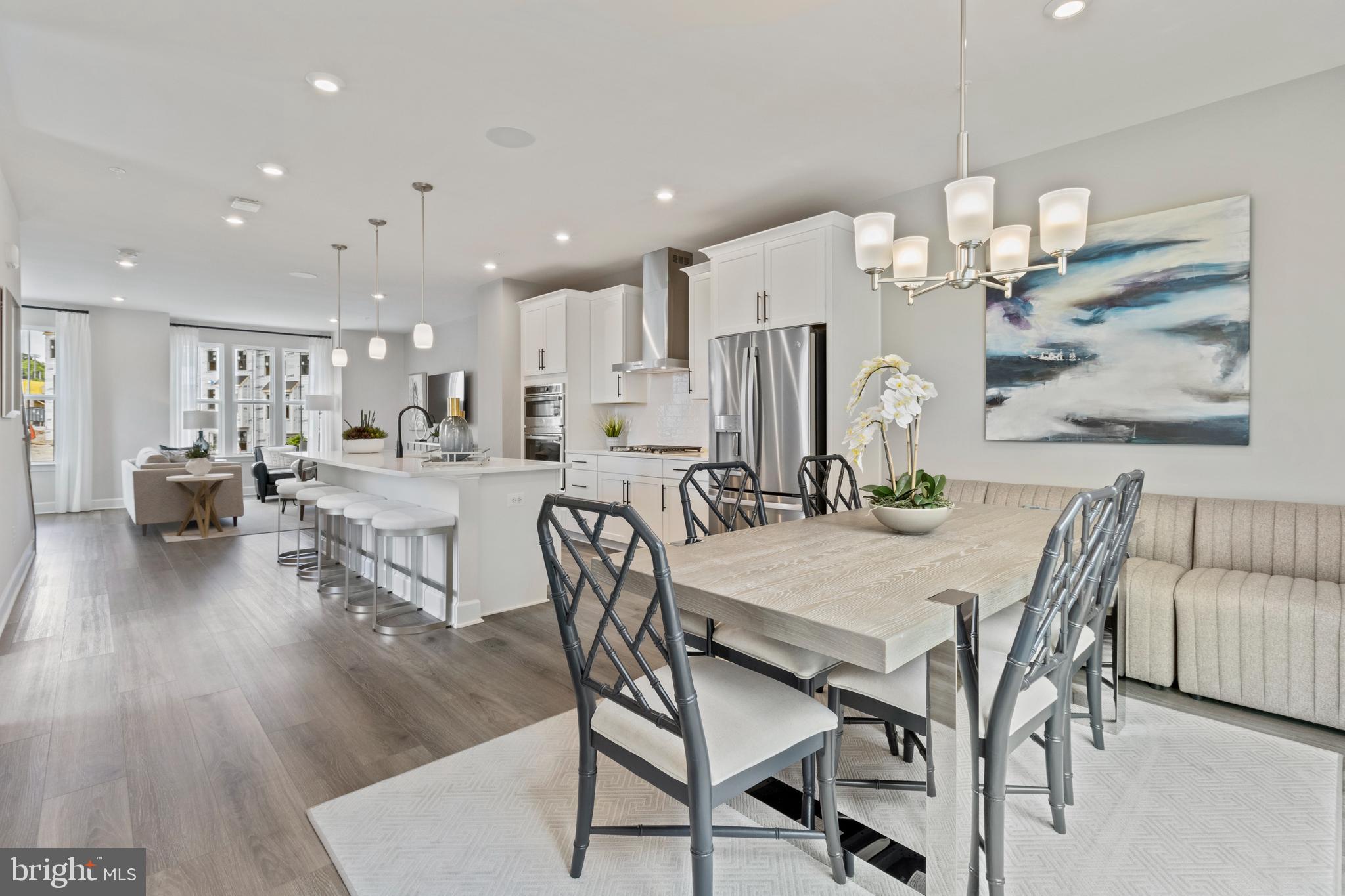 GATEWAY WEST - Residential