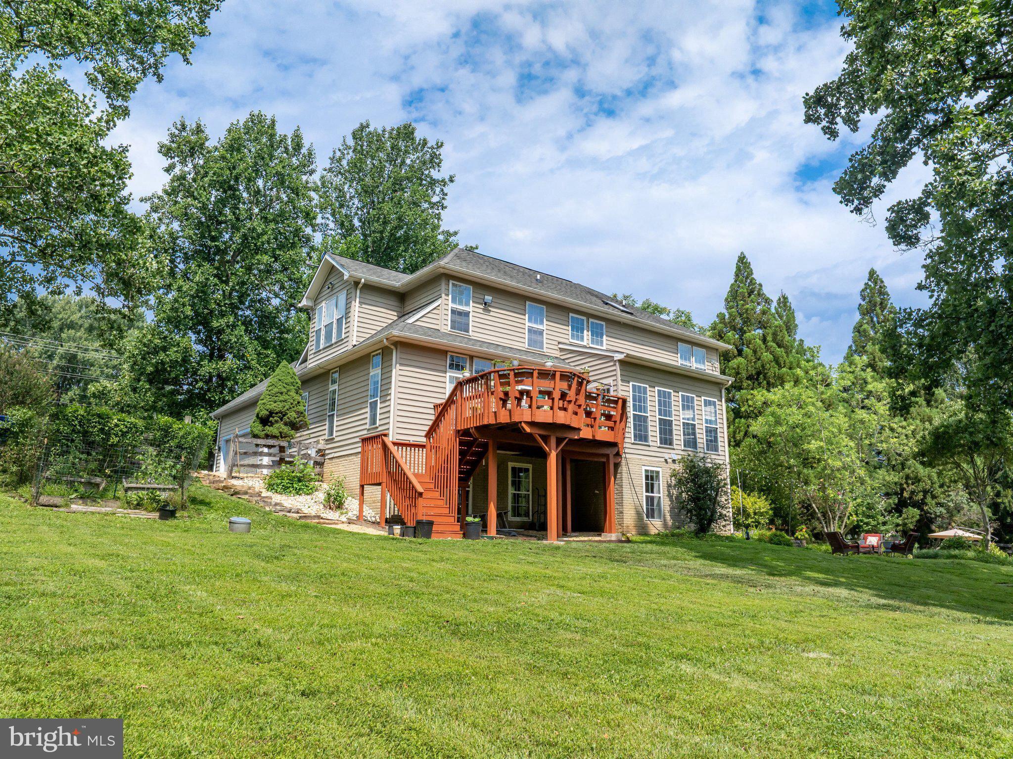 JONATHANS DELIGHT - Residential