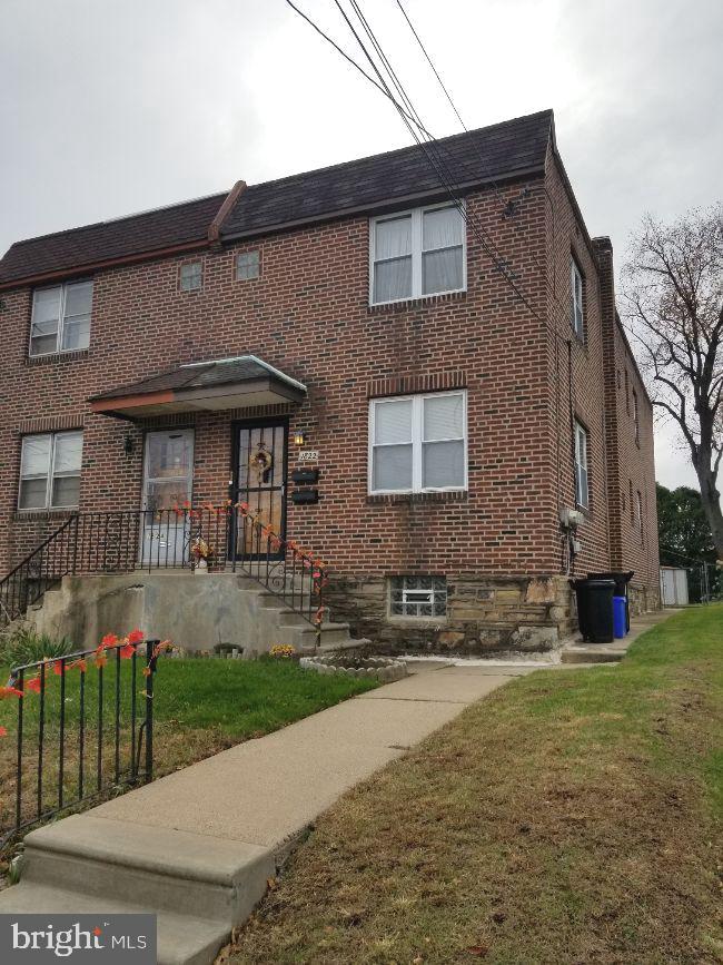 Must see, 2+2 Twin Duplex, excellent condition, all brick, maintenance free exterior,  2 bdrms and 1 bath on each floor, both units have updated kitchens.   HUGE basement (shared), plenty of storage, separate utilities,  both units have inside access to the basement and laundry access.  Rear yard, very convenient location, close to shopping and schools.  Attention all investors and owner occupants, set your appt today.  Both units are occupied with tenants.