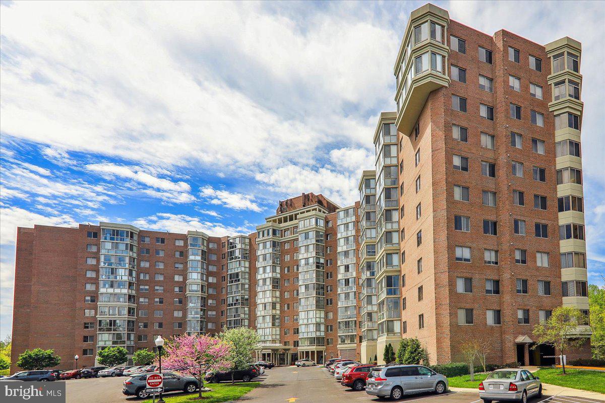 LEISURE WORLD - Residential