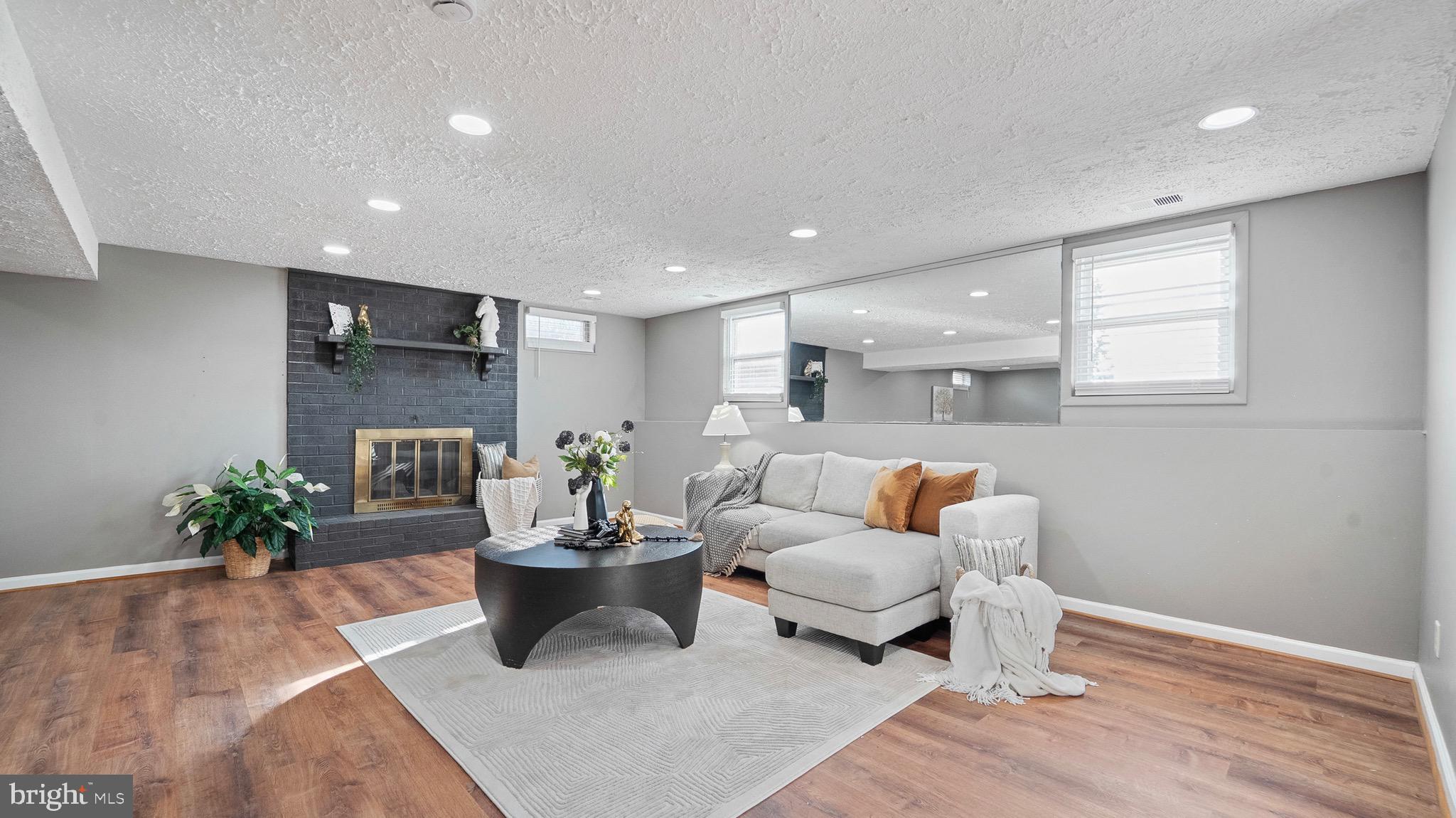 WOODBRIDGE VALLEY - Residential