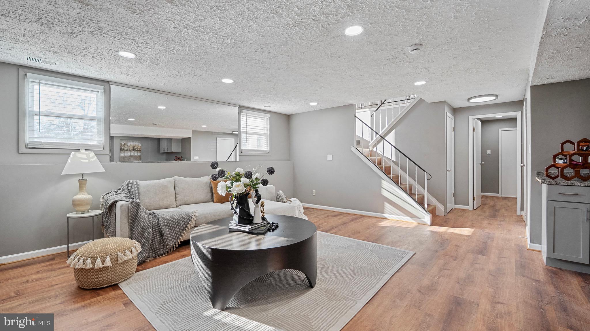 WOODBRIDGE VALLEY - Residential