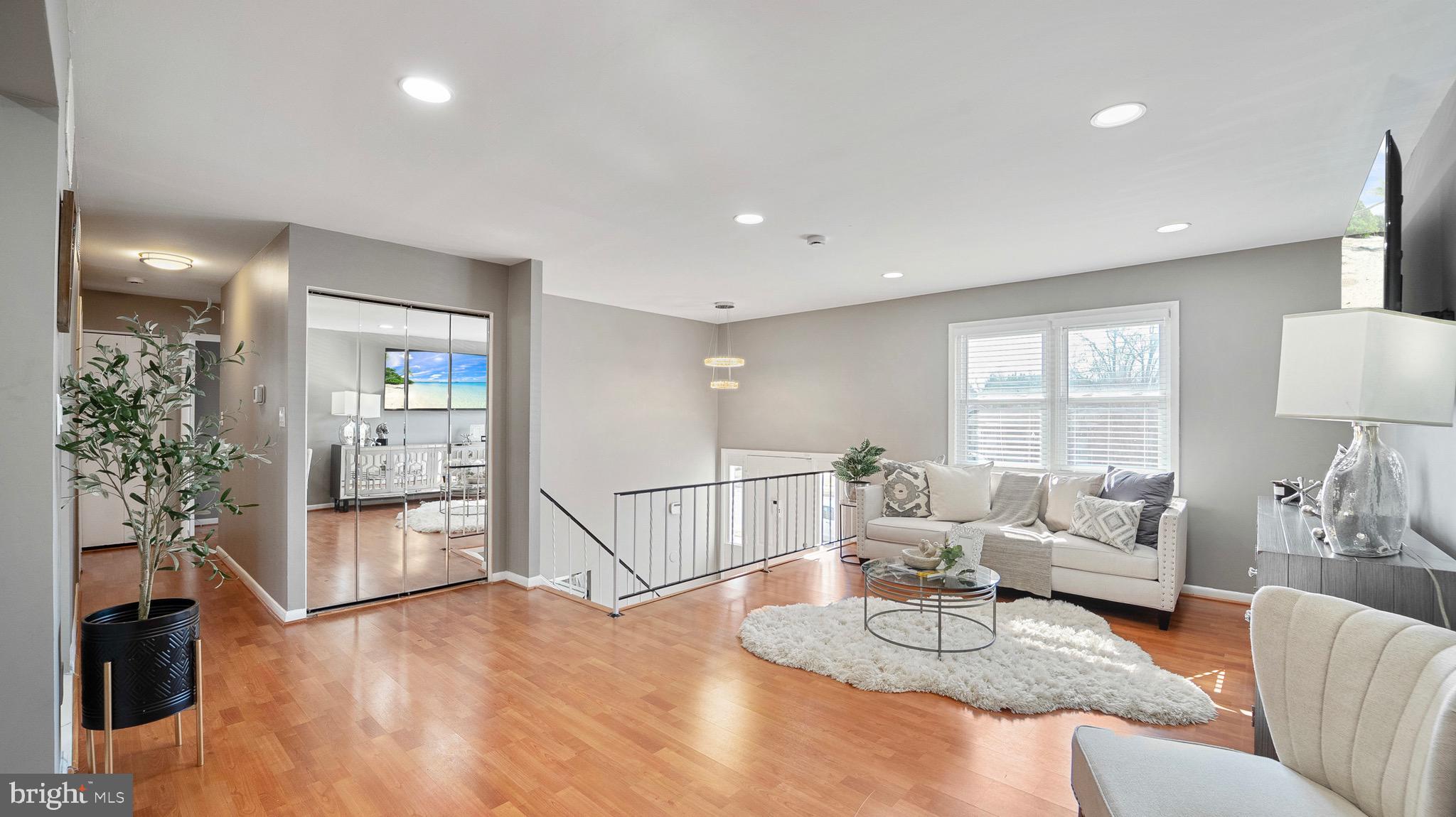 WOODBRIDGE VALLEY - Residential