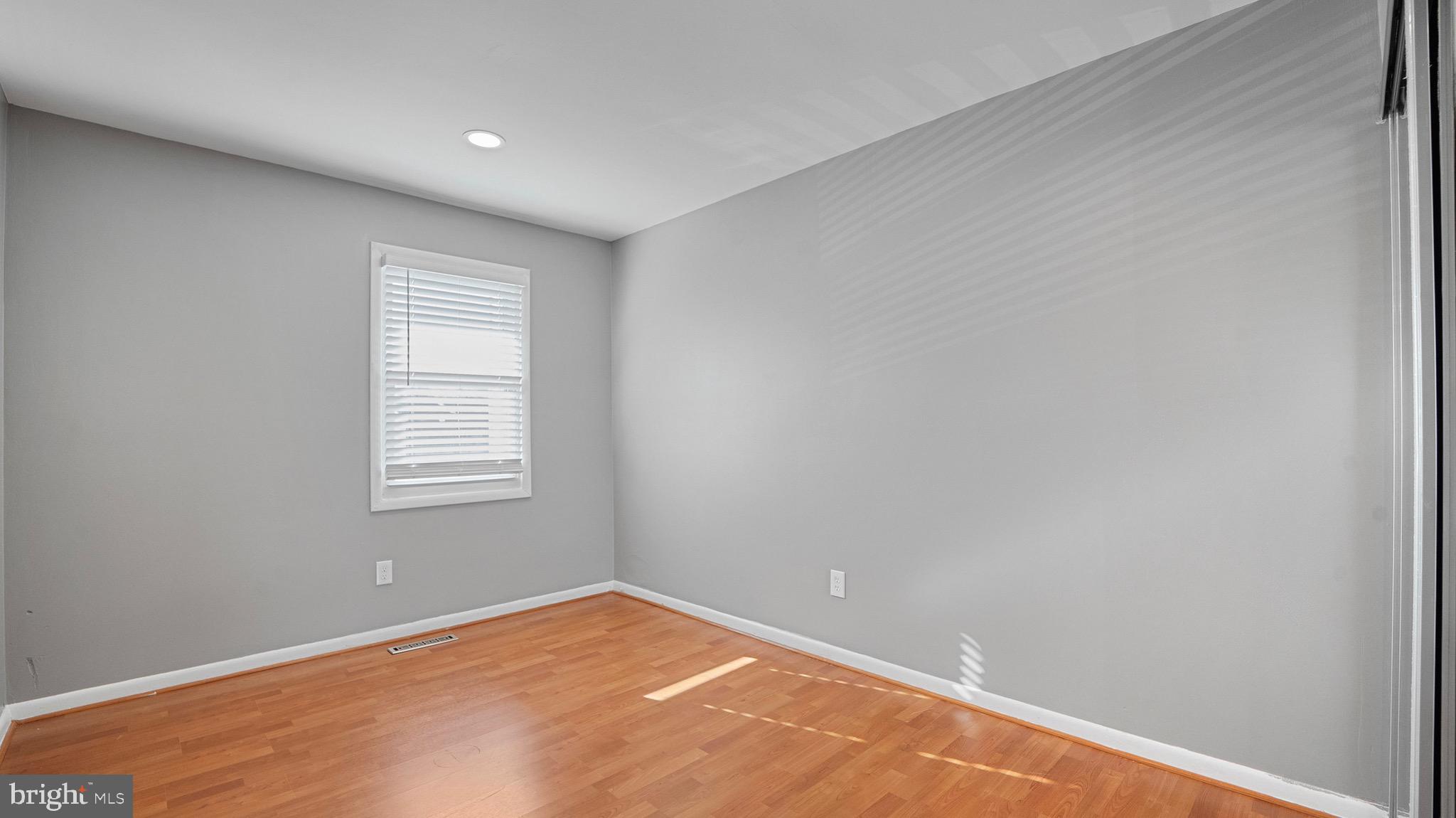 WOODBRIDGE VALLEY - Residential
