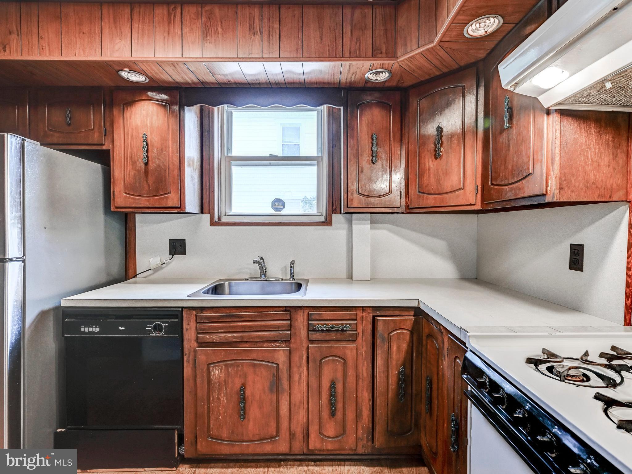 NEW PITTSBURG - Residential