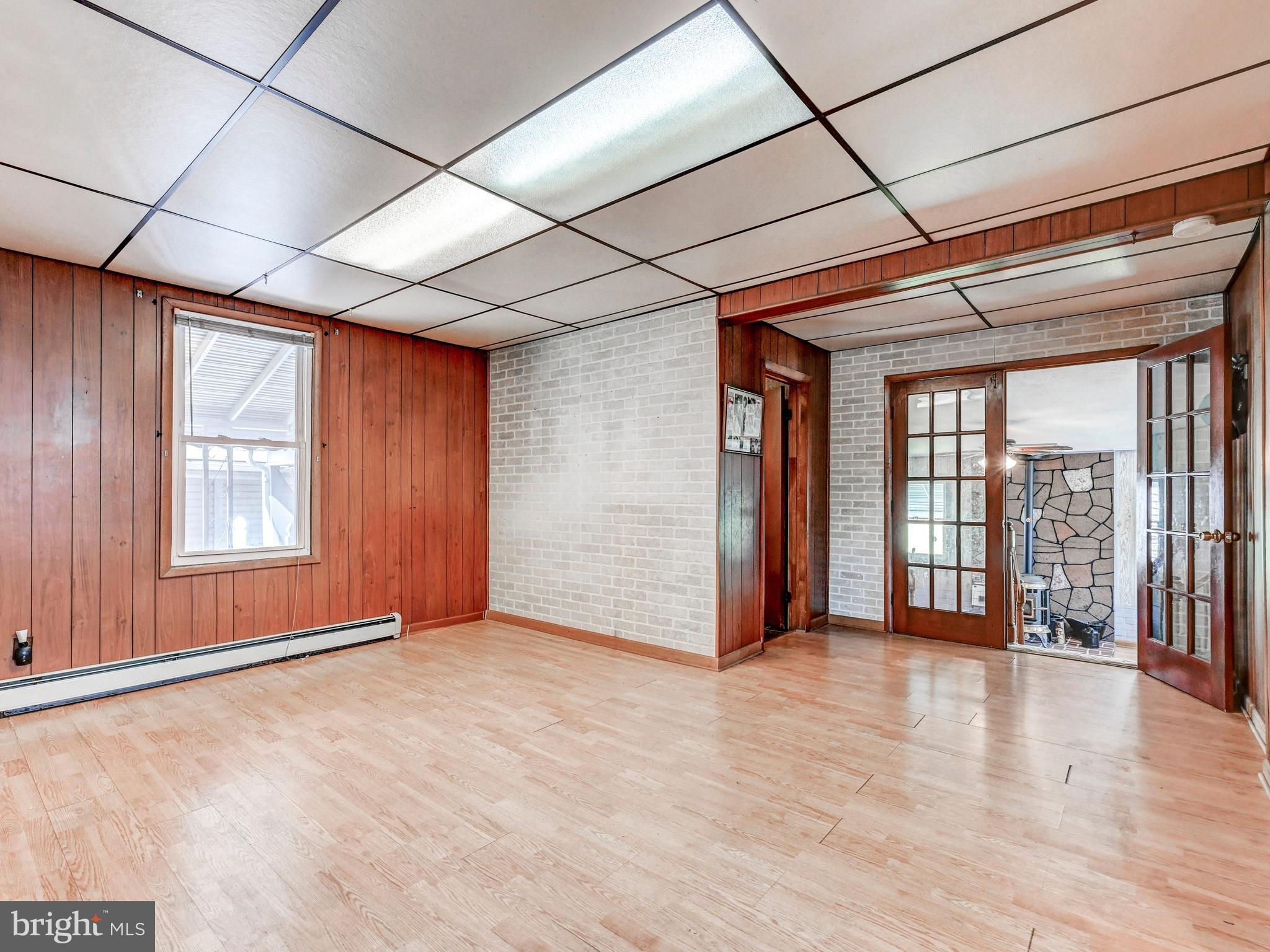 NEW PITTSBURG - Residential