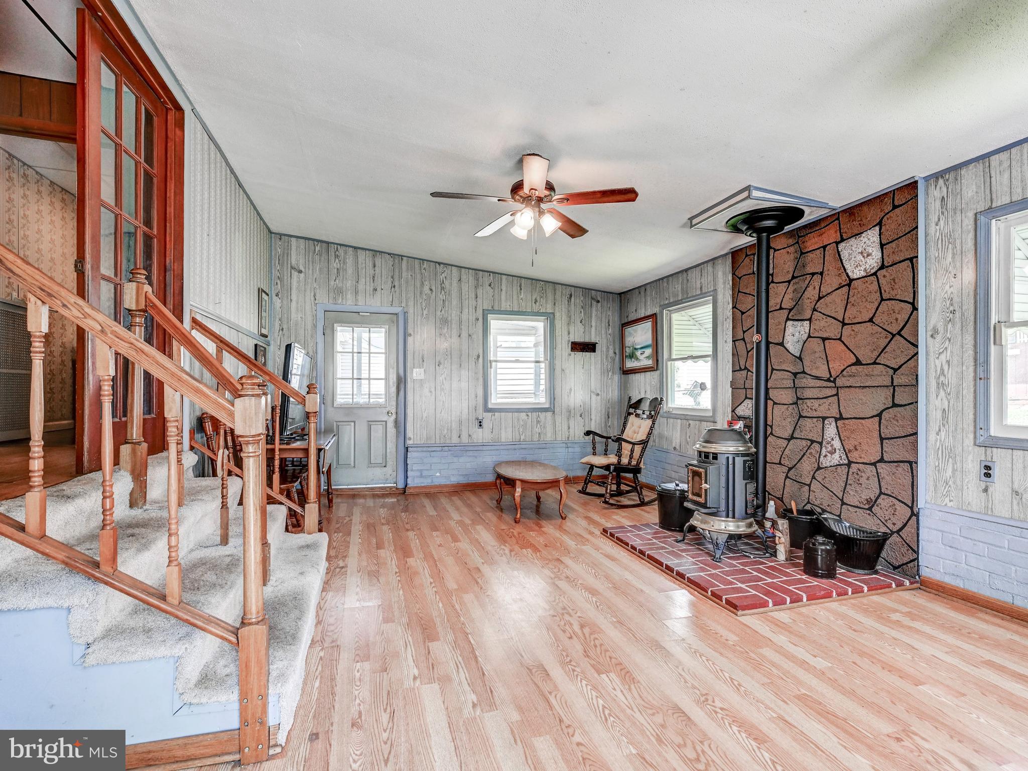 NEW PITTSBURG - Residential