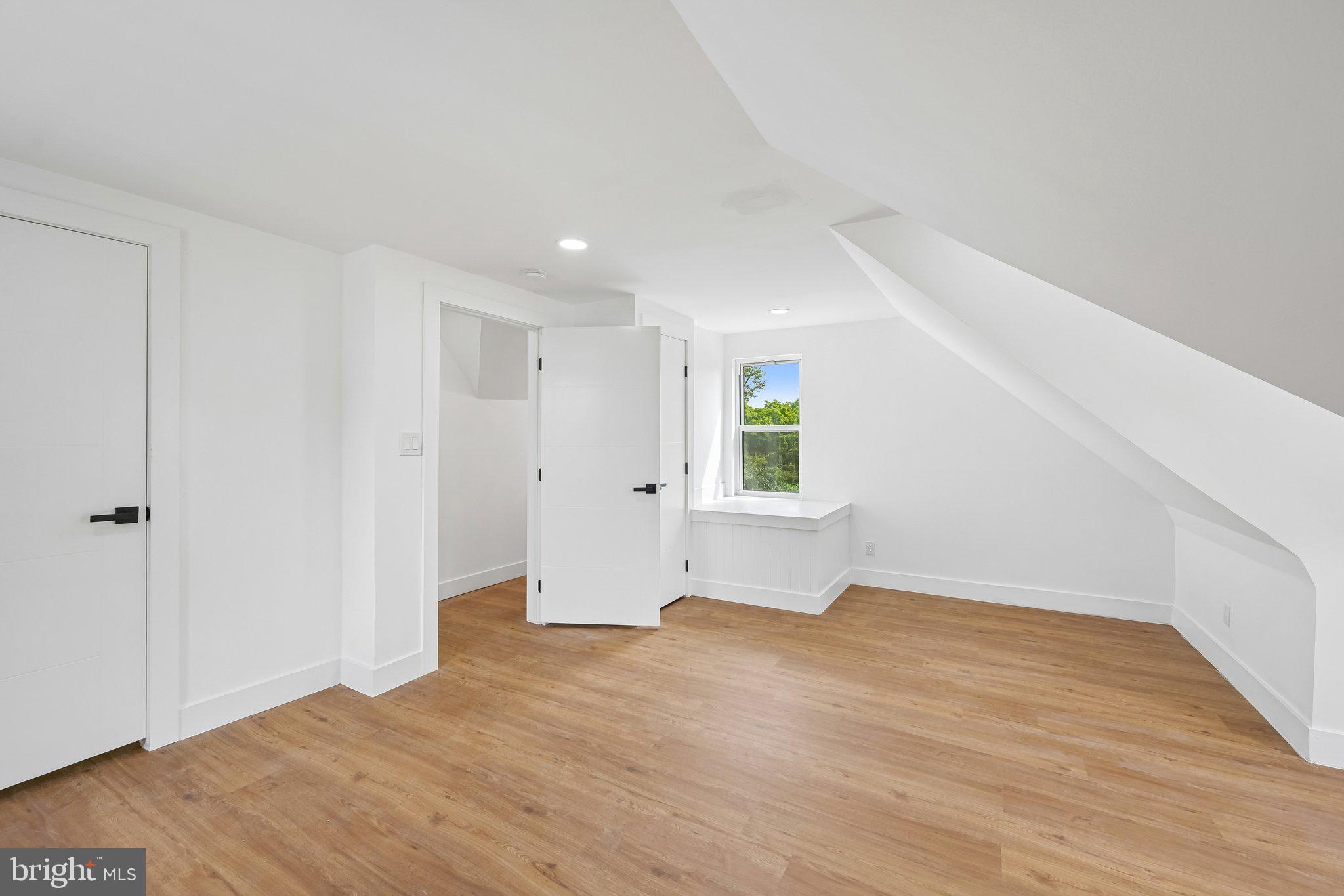 LANSDOWNE - Residential