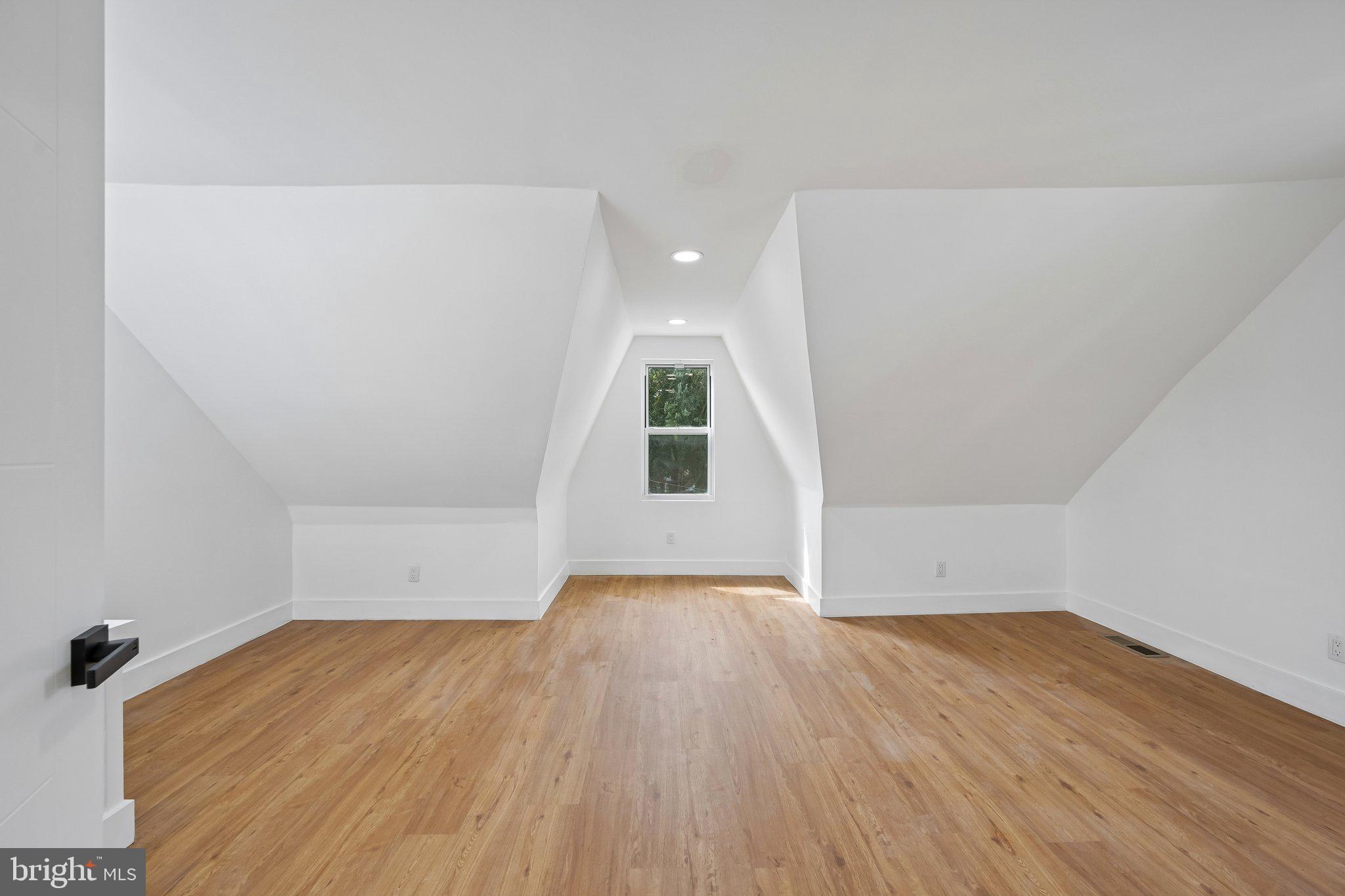 LANSDOWNE - Residential