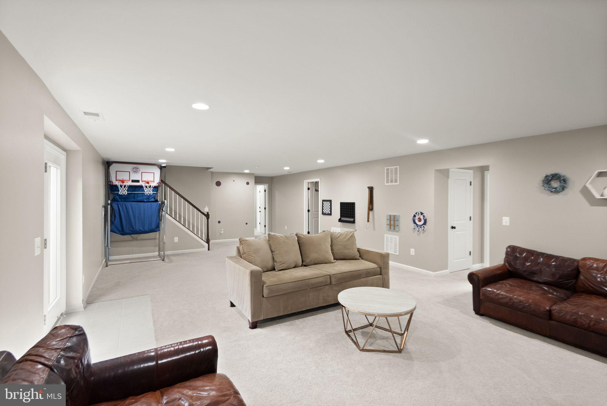 MEADOWBROOK - Residential