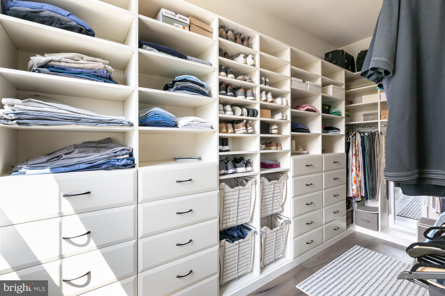 ONE LOUDOUN - Residential