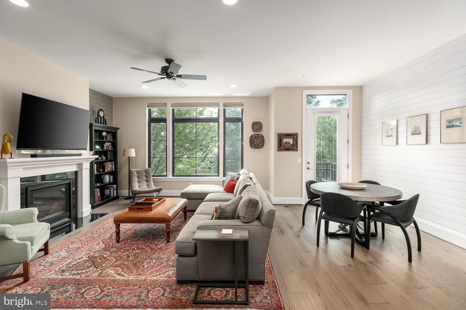 ONE LOUDOUN - Residential