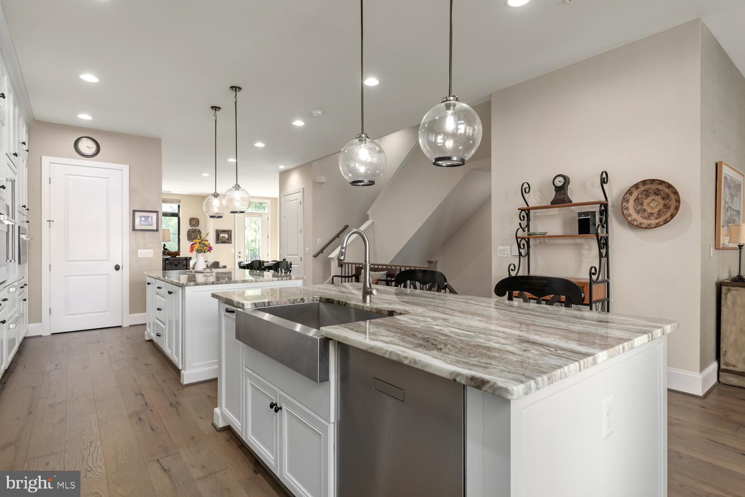 ONE LOUDOUN - Residential