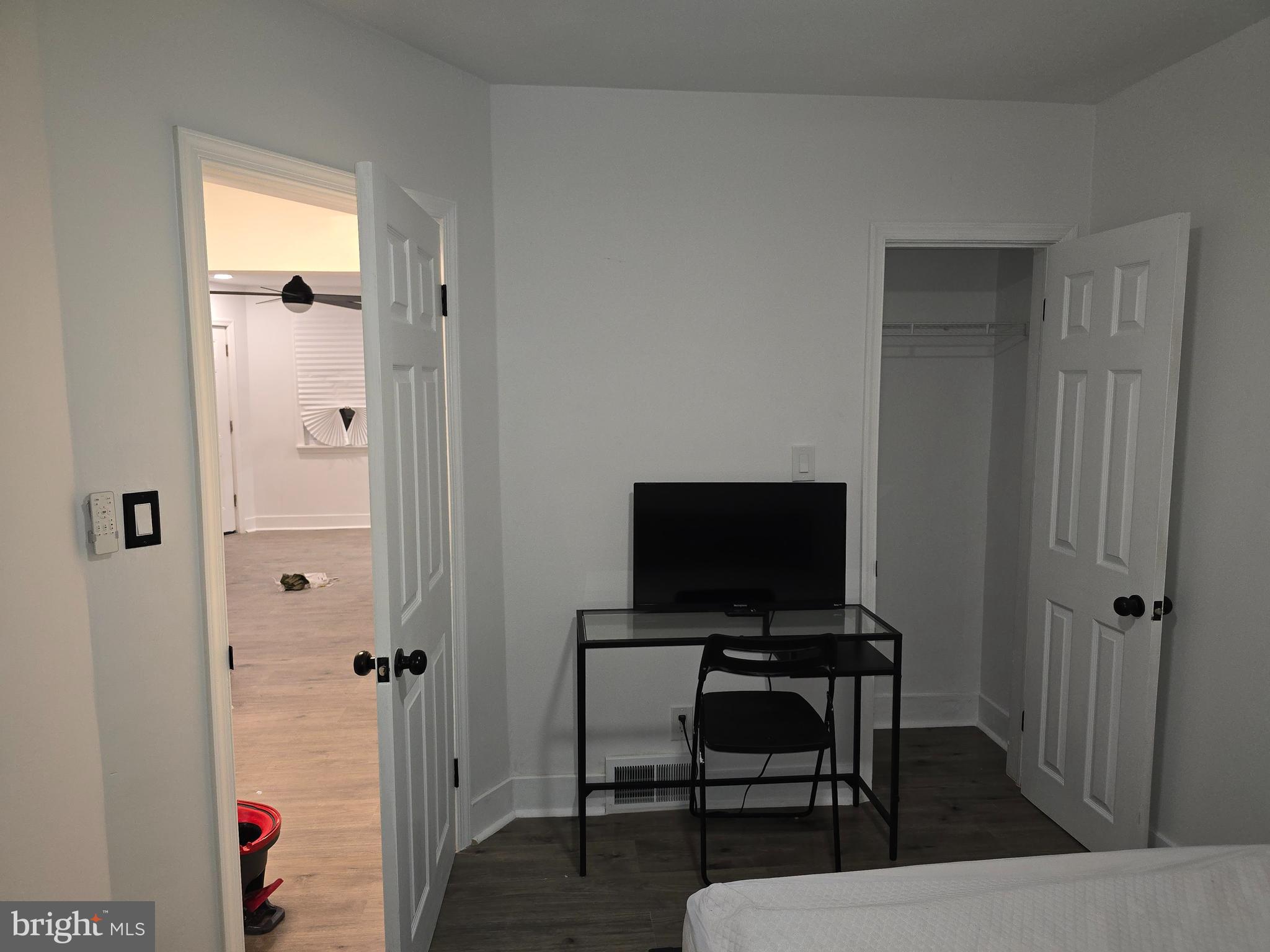GLEN OAKS - Residential Lease