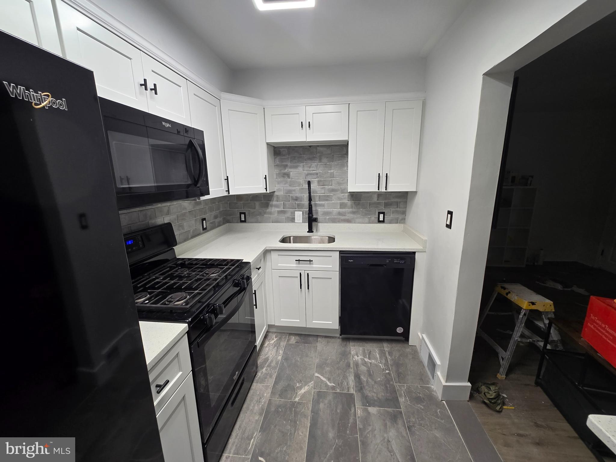 GLEN OAKS - Residential Lease