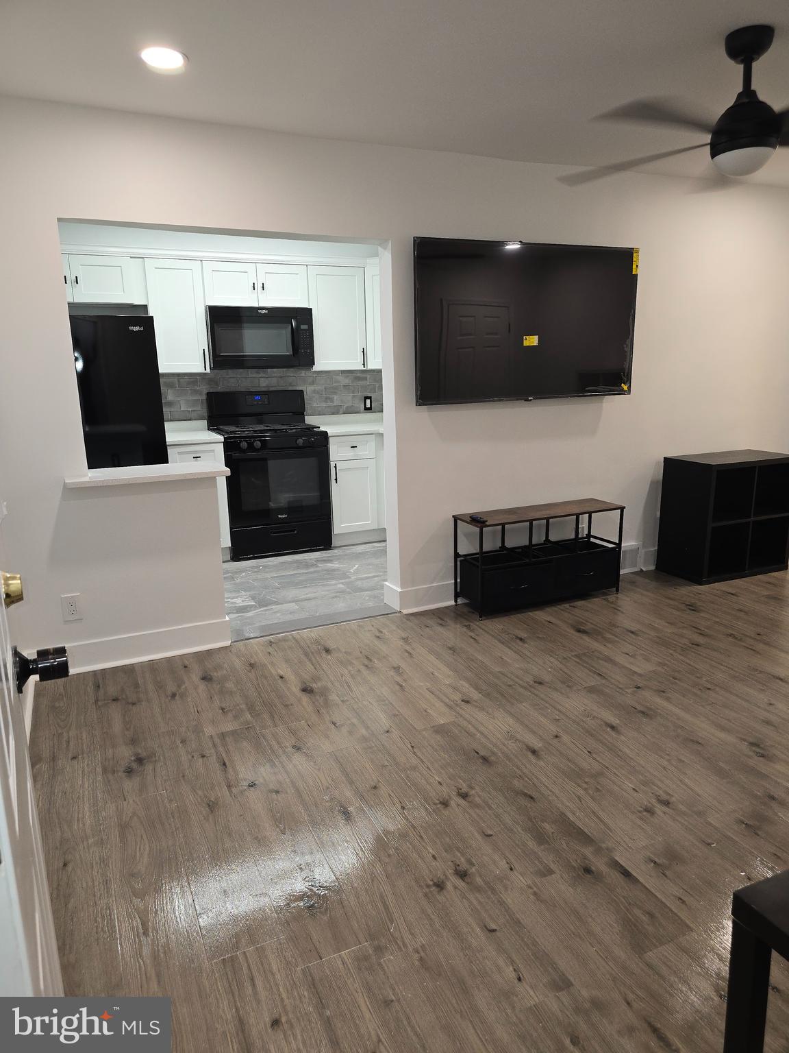 GLEN OAKS - Residential Lease