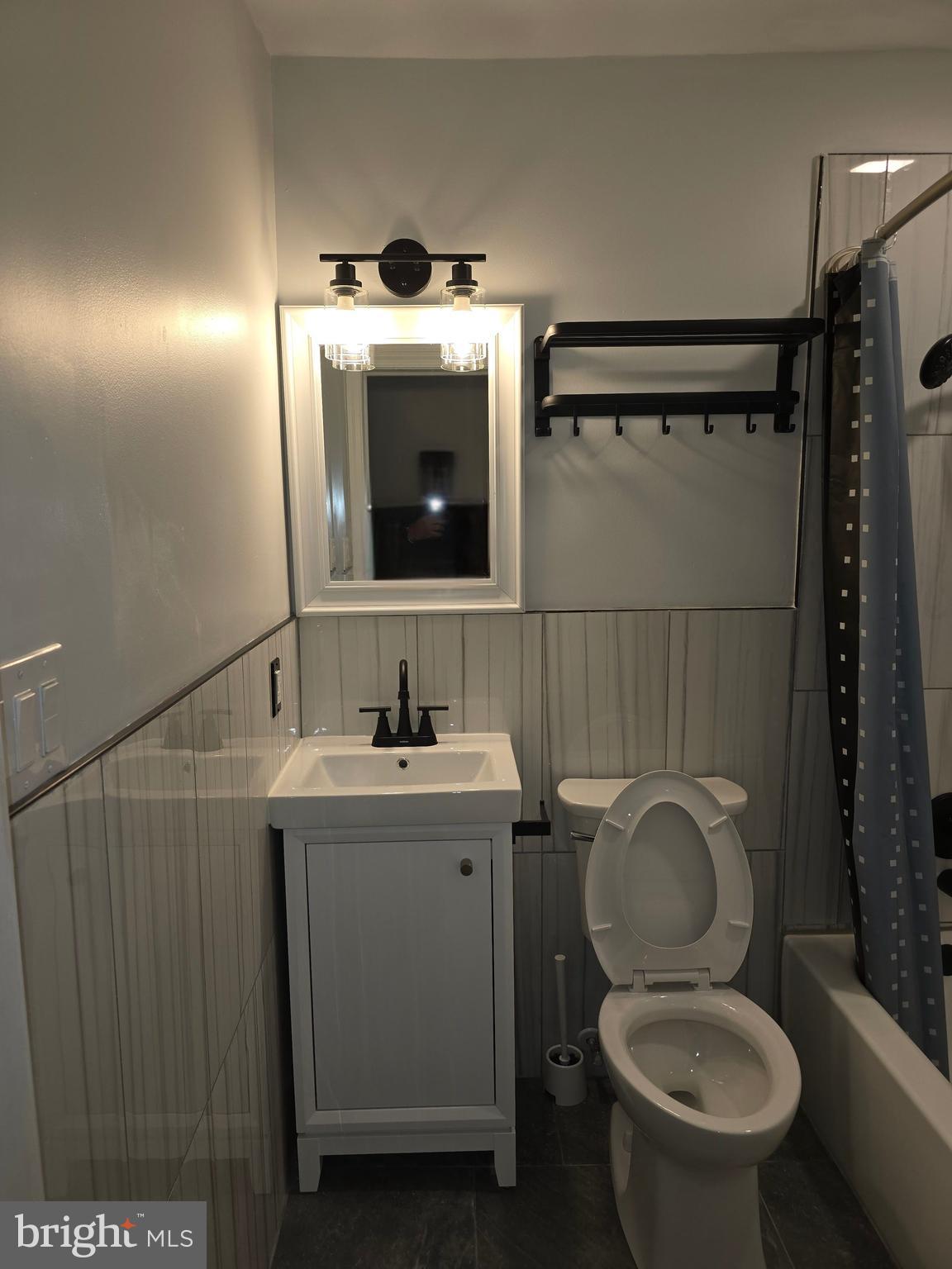 GLEN OAKS - Residential Lease