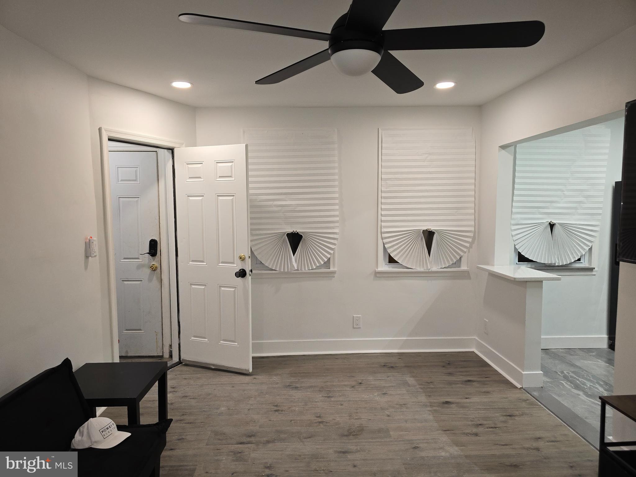 GLEN OAKS - Residential Lease