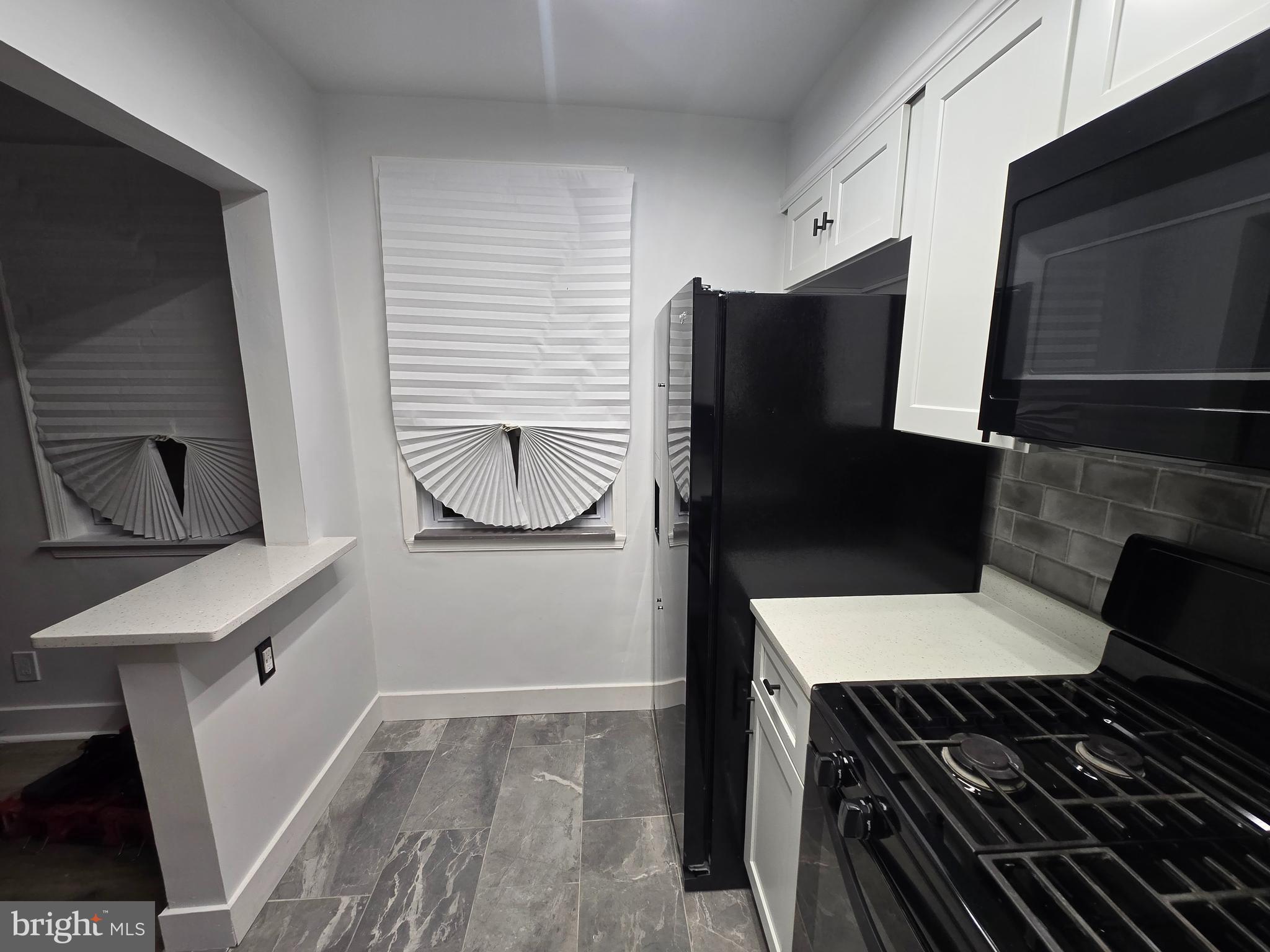 GLEN OAKS - Residential Lease