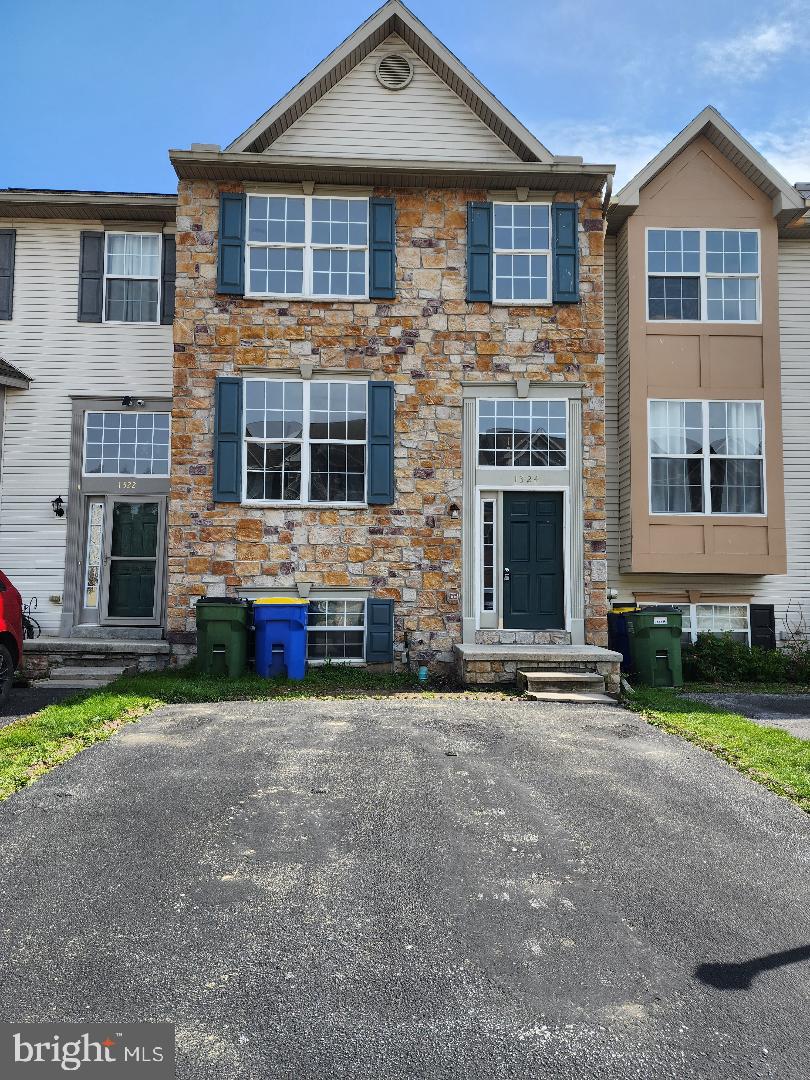 COLONIAL HILLS - Residential
