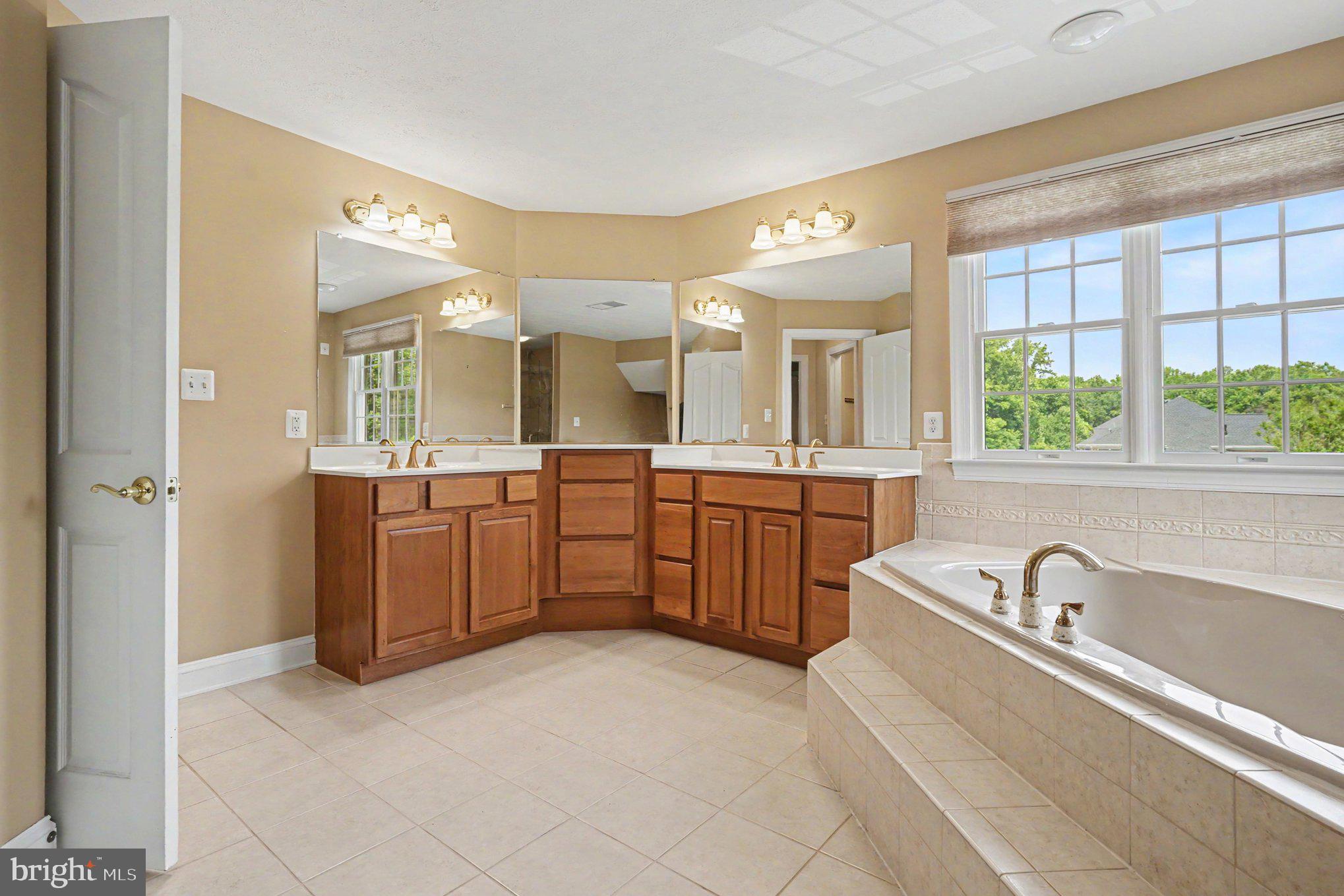REGENTS RIDGE - Residential