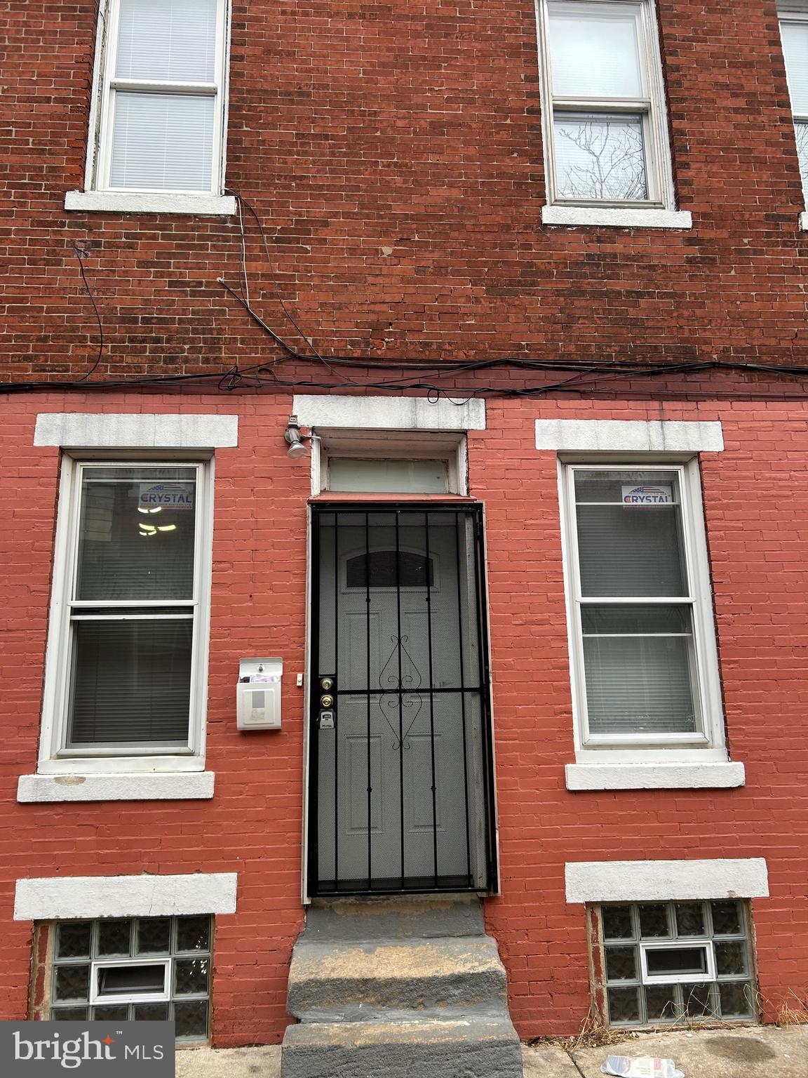 Welcome home to your newly renovated apartment. Freshly painted , hardwood floors, new mini blinds, lots of space.  Kitchen offers newer stainless steel appliances, washer and dryer. Nearby transportation, shopping areas and supermarkets.  Easy access to Center City and the suburbs