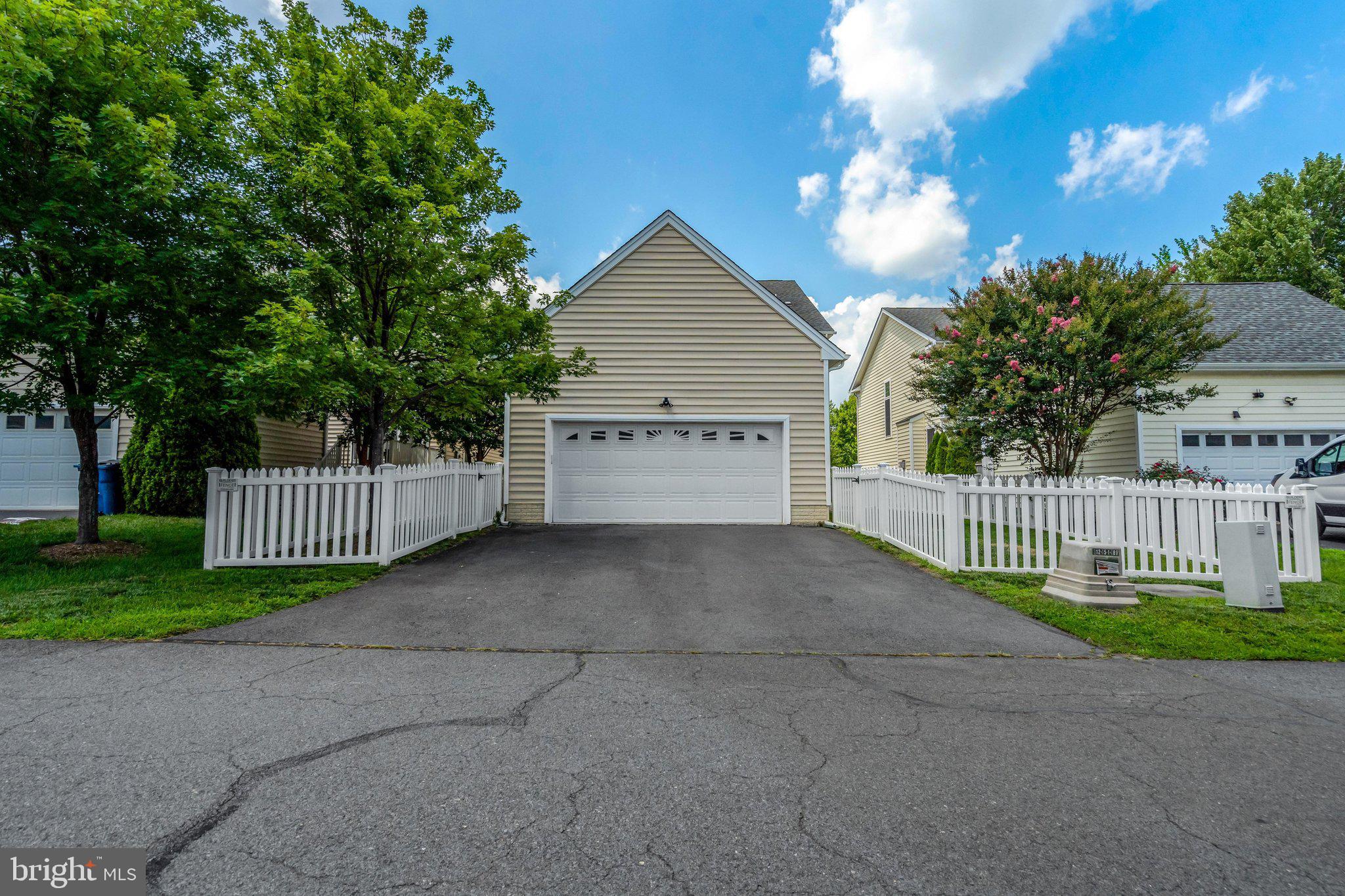 SOUTH RIDING - Residential