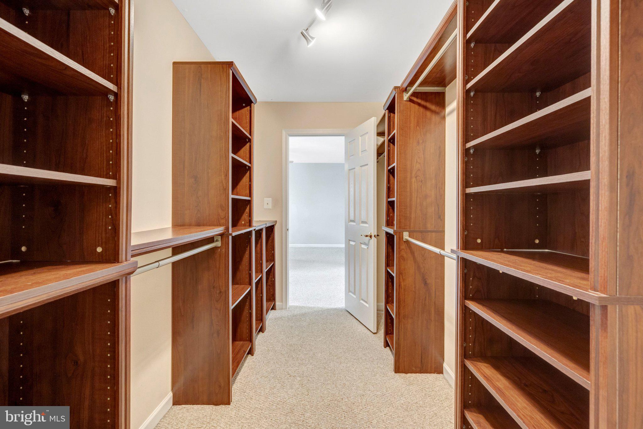 SOUTH RIDING - Residential