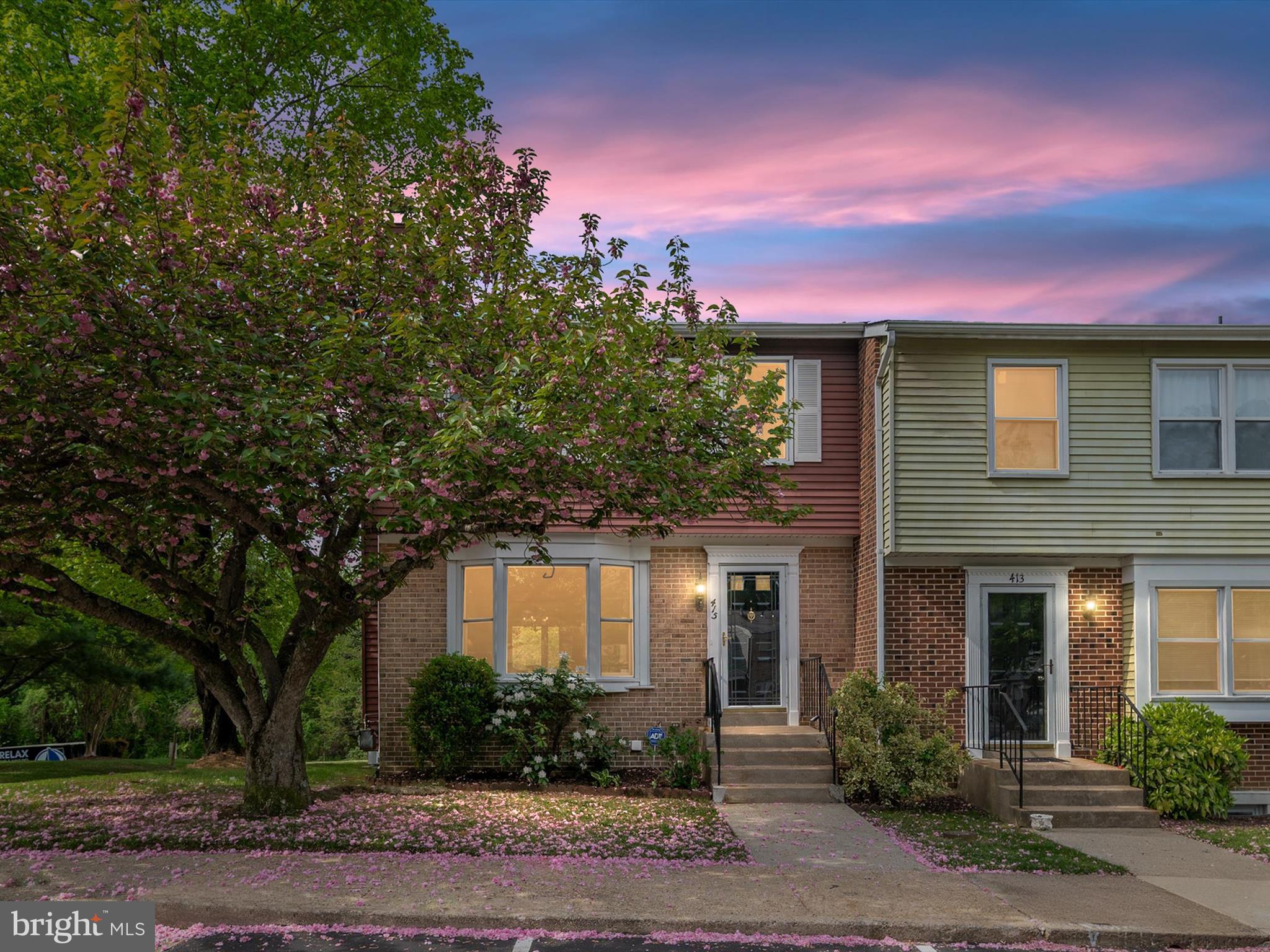 BAY HILLS - COLONIAL RIDGE - Residential