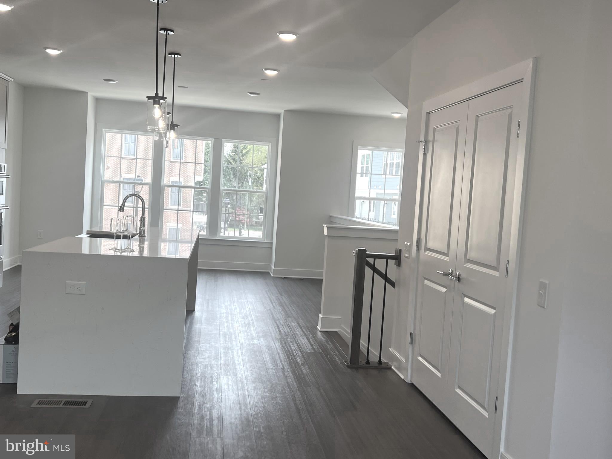 OVERLOOK AT FAIRFAX BOULEVARD - Residential Lease