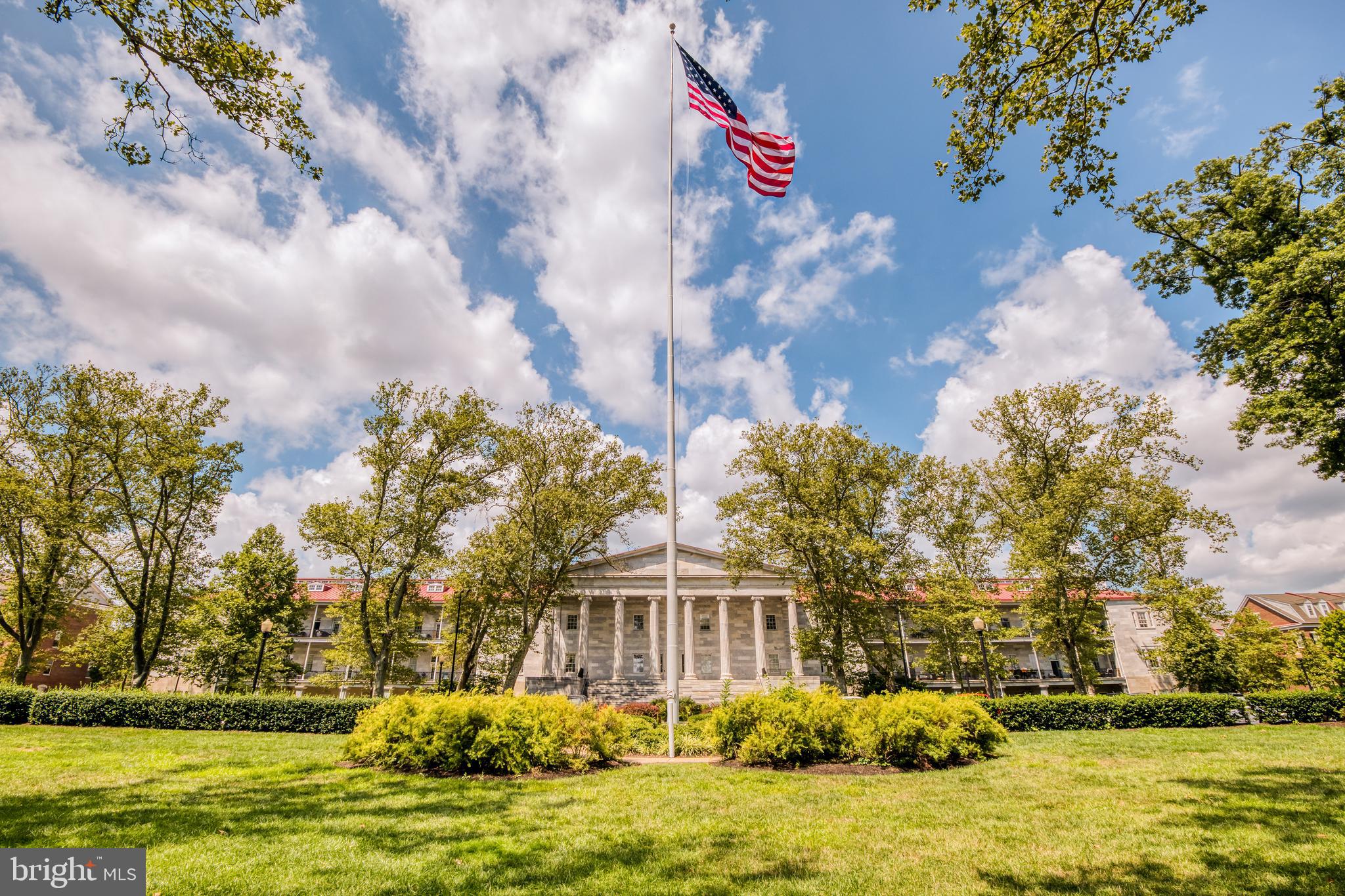 NAVAL SQUARE - Residential Lease