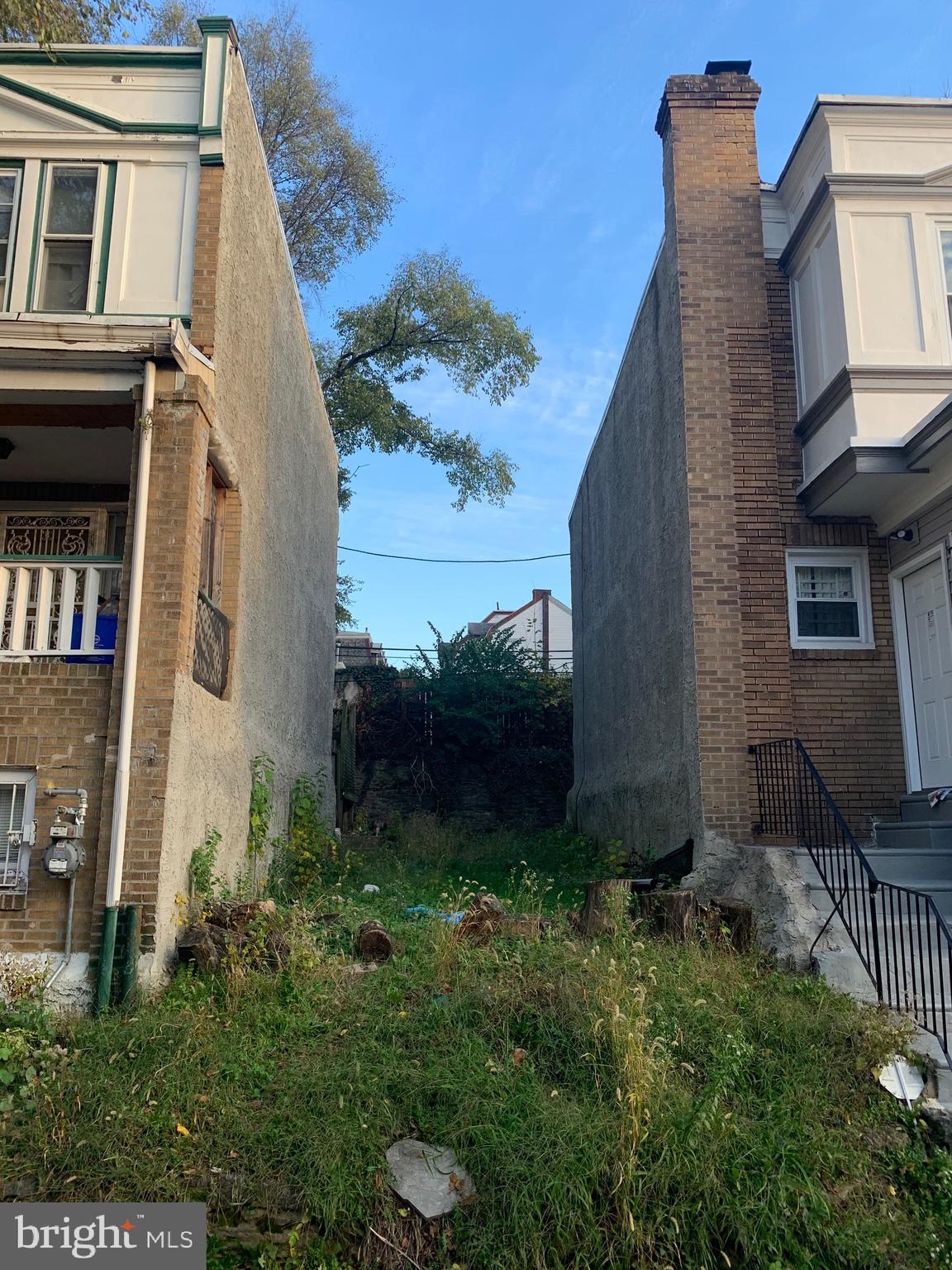 Unlock the immense potential of this exceptional land parcel at 626 E. Stafford St., a prime site perfectly positioned for developers and savvy investors looking for their next high-return project. This property offers a rare, clean slate in a highly desirable pocket, providing the flexibility needed to maximize your ROI through a strategic new build. With excellent market fundamentals and consistent neighborhood demand, this is an ideal candidate for those seeking to capitalize on a high-margin development in a prime location. Benefit from quick, convenient access to local transit, major thoroughfares, and key city hotspots, ensuring long-term appeal for any future project. Priced competitively to facilitate a smooth, efficient transaction.  Don’t miss this chance to secure a top-tier asset—bring your plans and your best offer today.