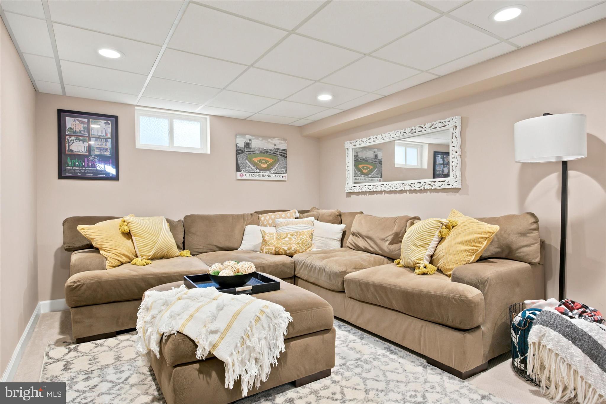 MORELAND MANOR - Residential