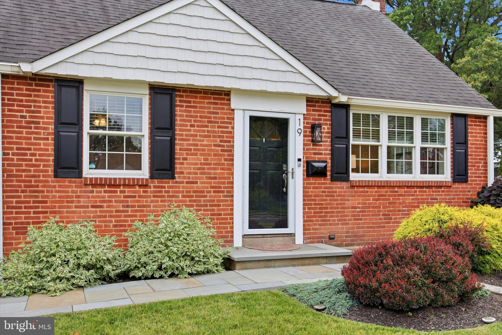 MORELAND MANOR - Residential