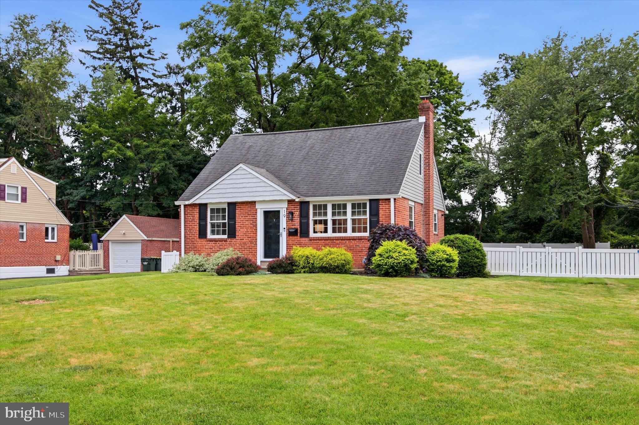 MORELAND MANOR - Residential