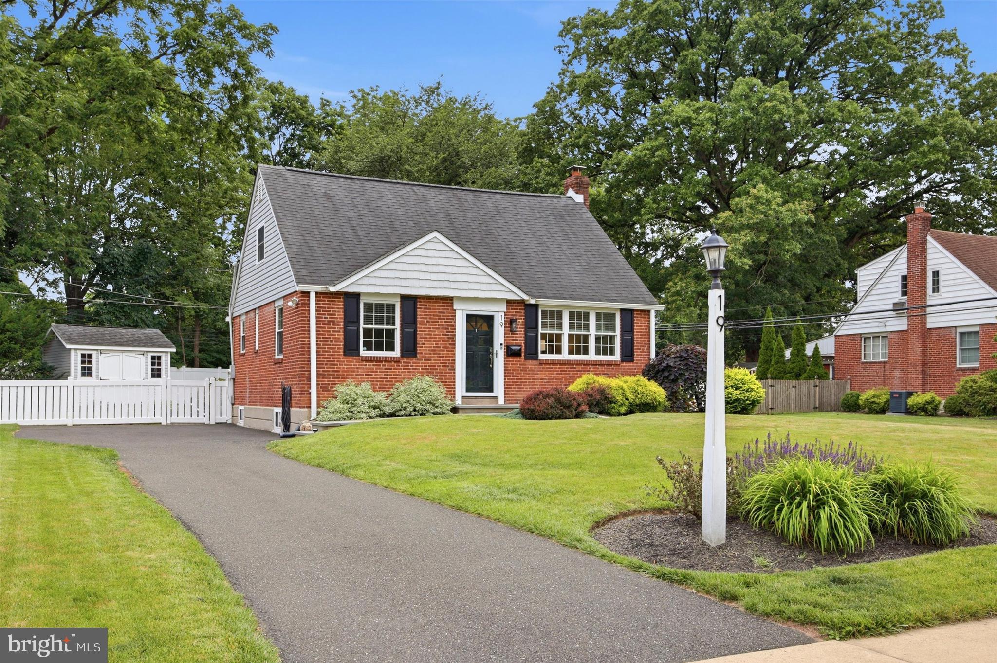 MORELAND MANOR - Residential