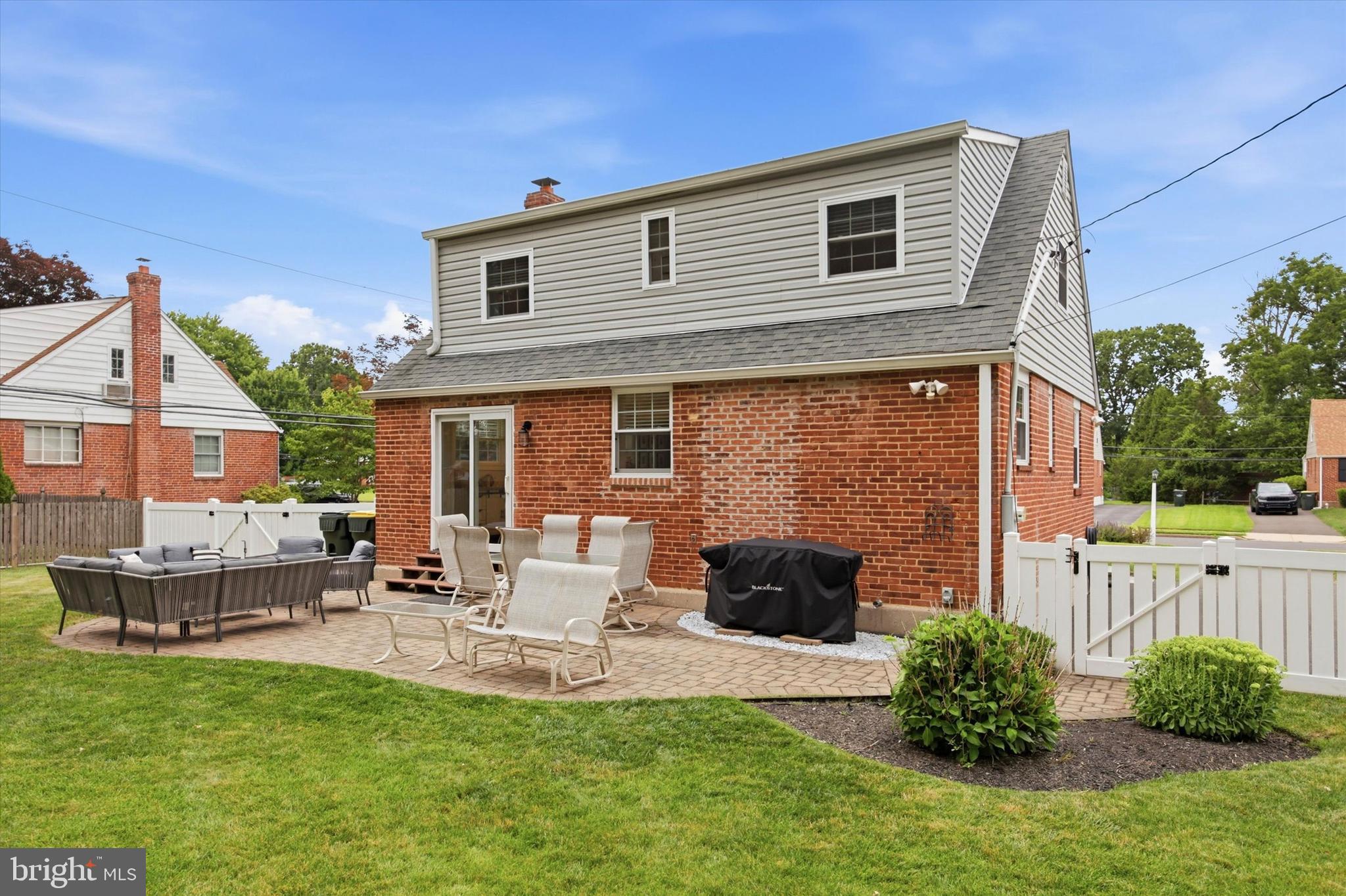 MORELAND MANOR - Residential