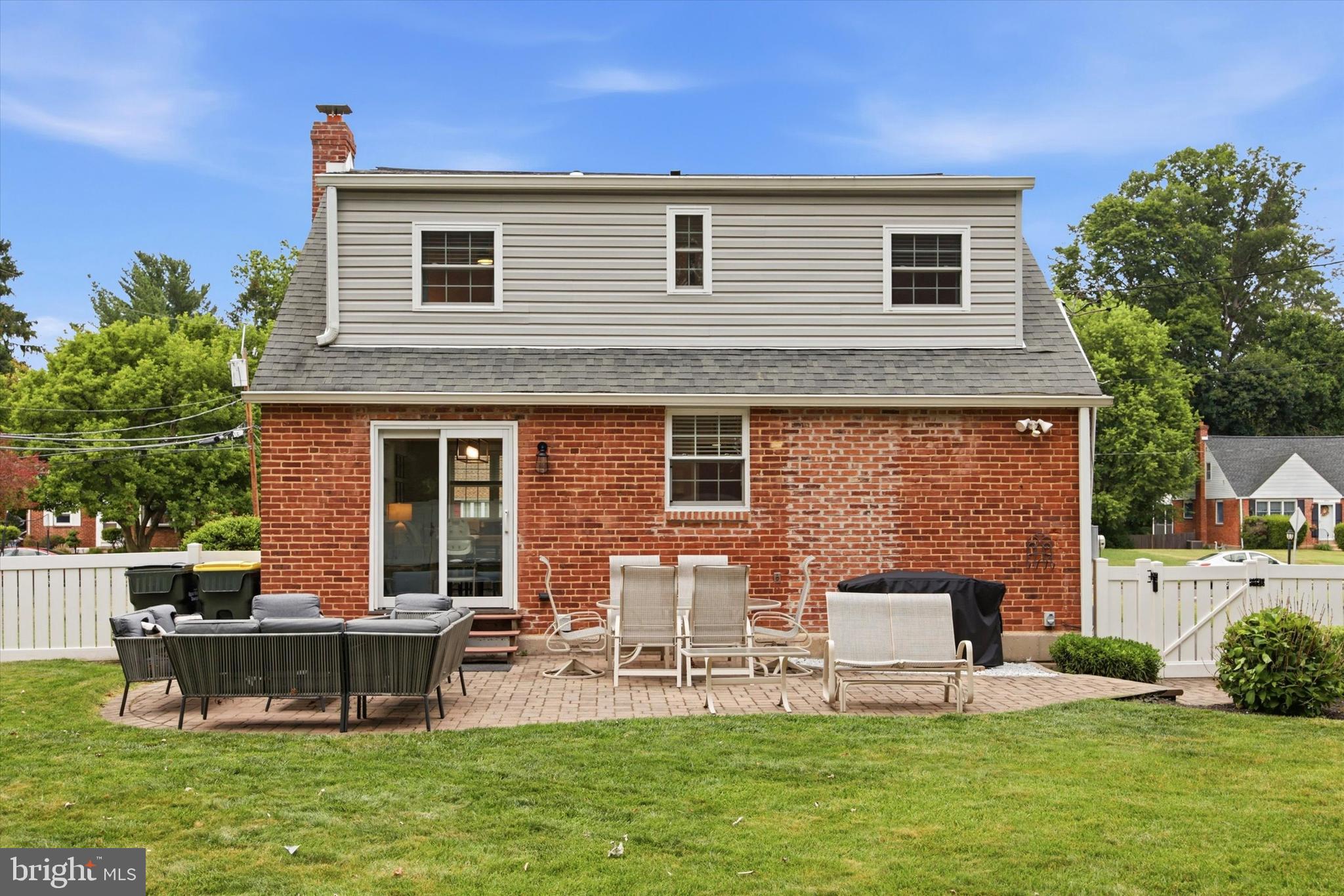 MORELAND MANOR - Residential