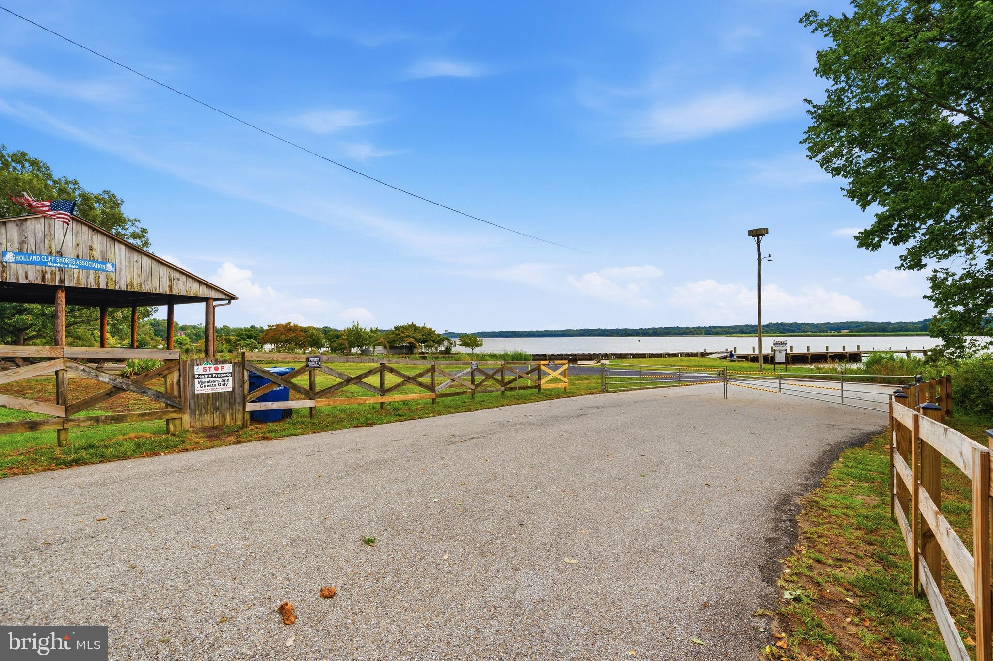 HOLLAND CLIFF SHORES - Residential