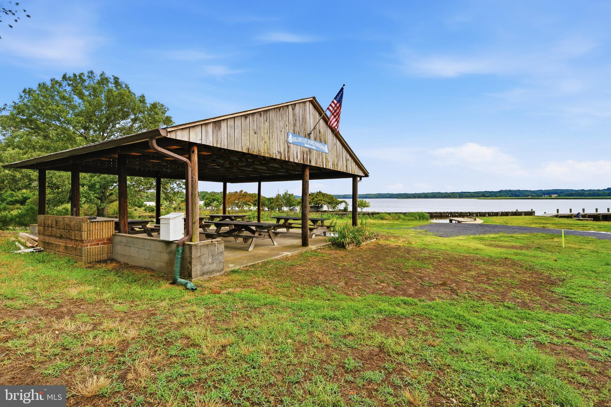HOLLAND CLIFF SHORES - Residential