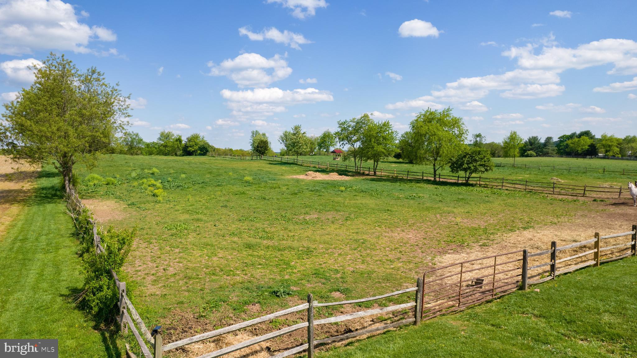 POOLESVILLE OUTSIDE - Residential