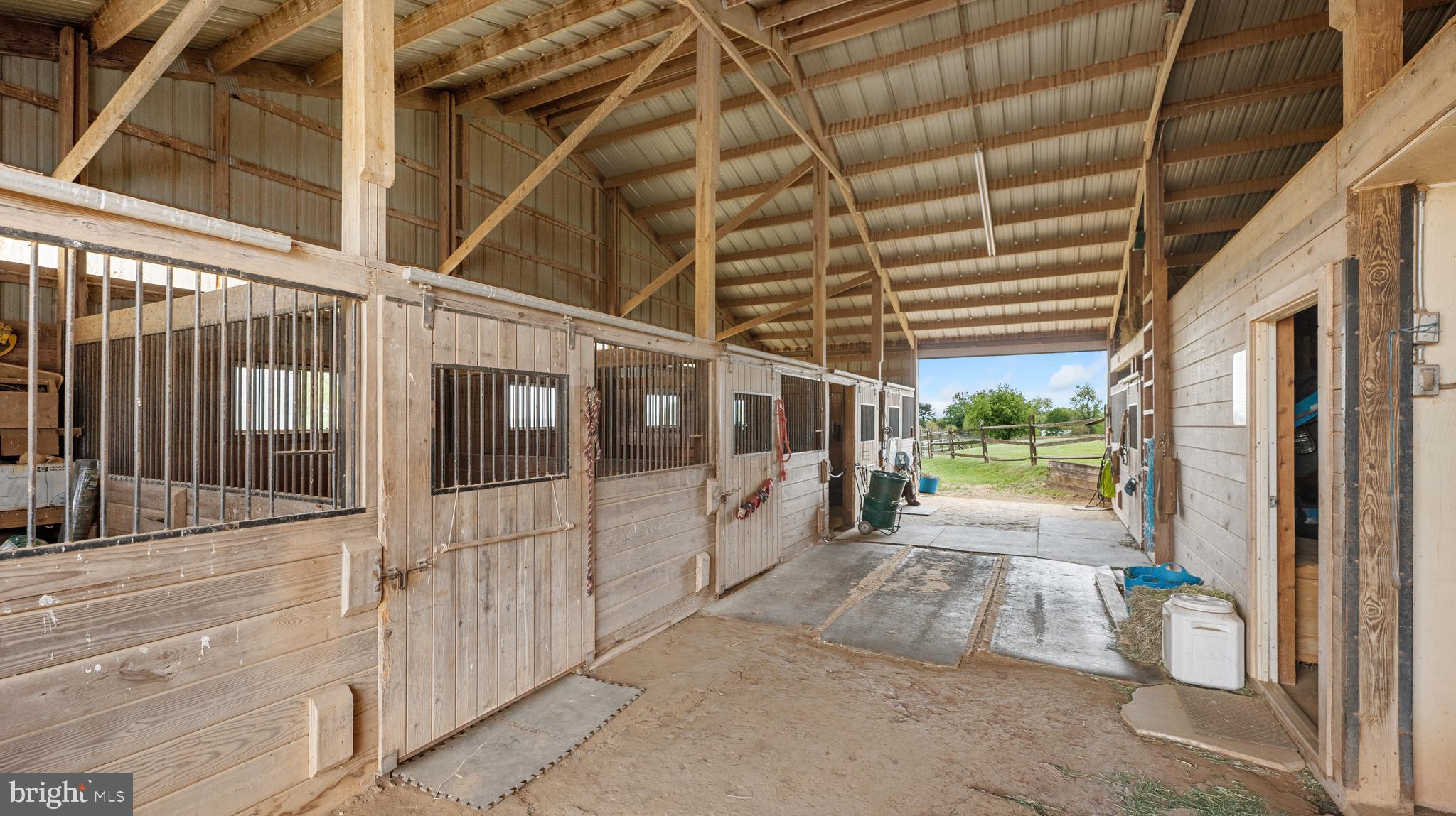 POOLESVILLE OUTSIDE - Residential