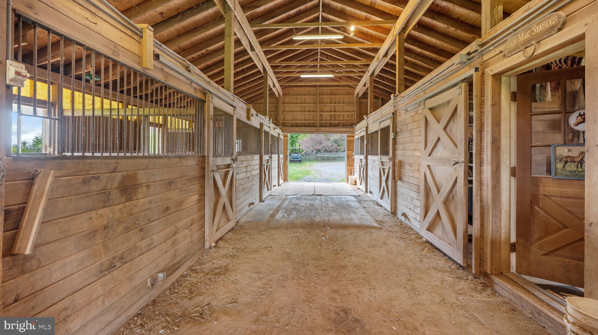 POOLESVILLE OUTSIDE - Residential